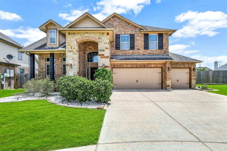Property photo for 609 Eagle Hollow Lane, League City, TX