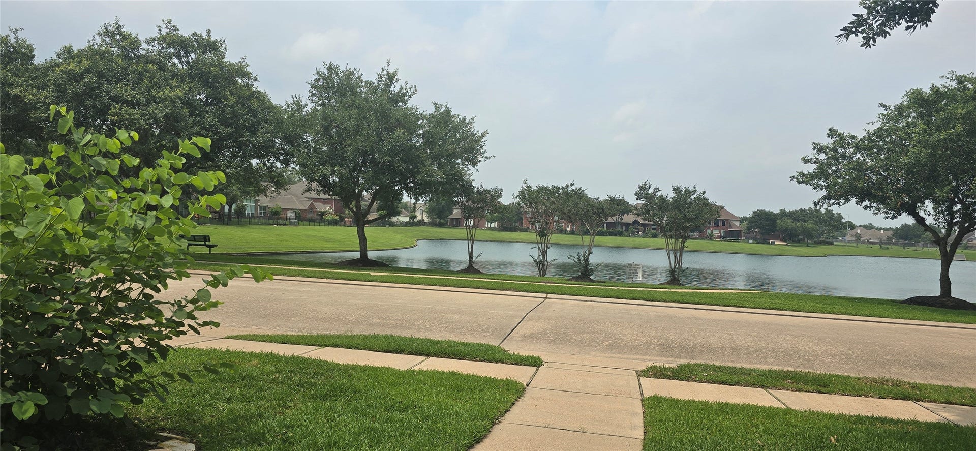 Beautiful & Serene Lake View