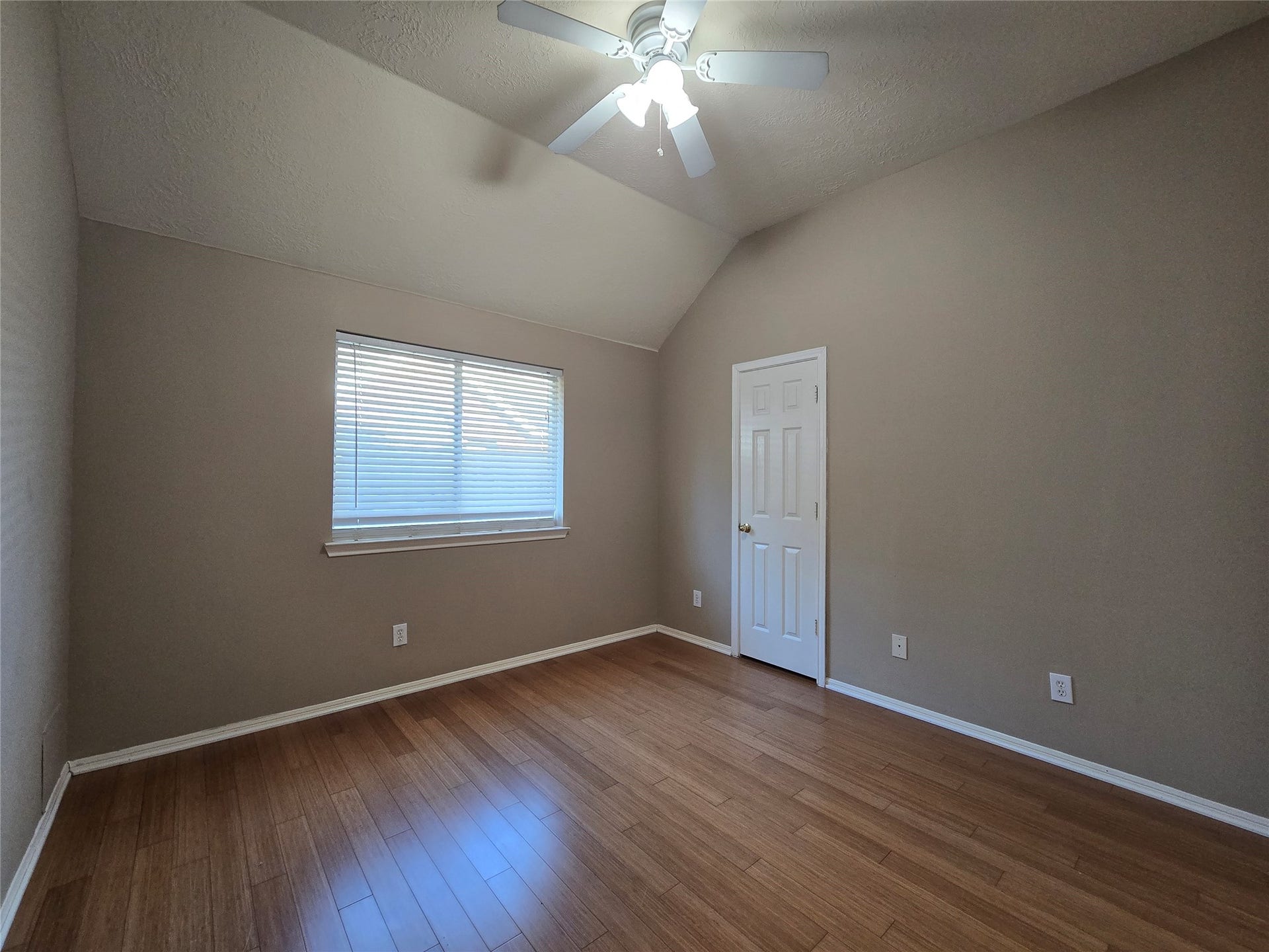 Middle bedroom has it's own half bath