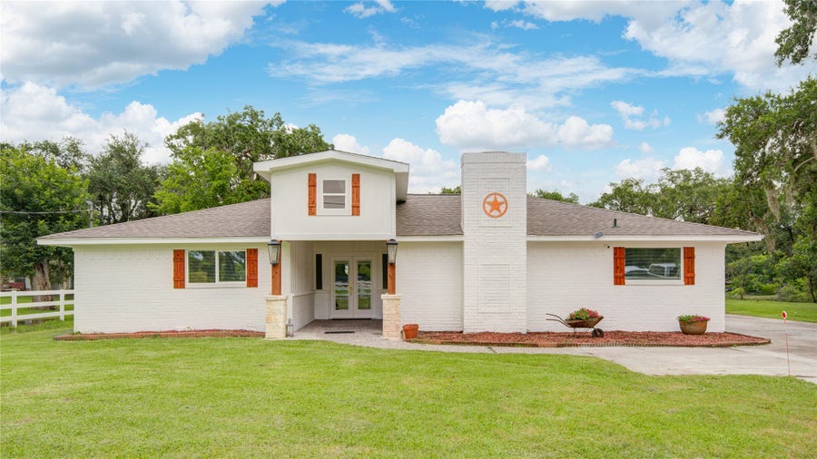 Property photo for 623 County Road 687, Angleton, TX