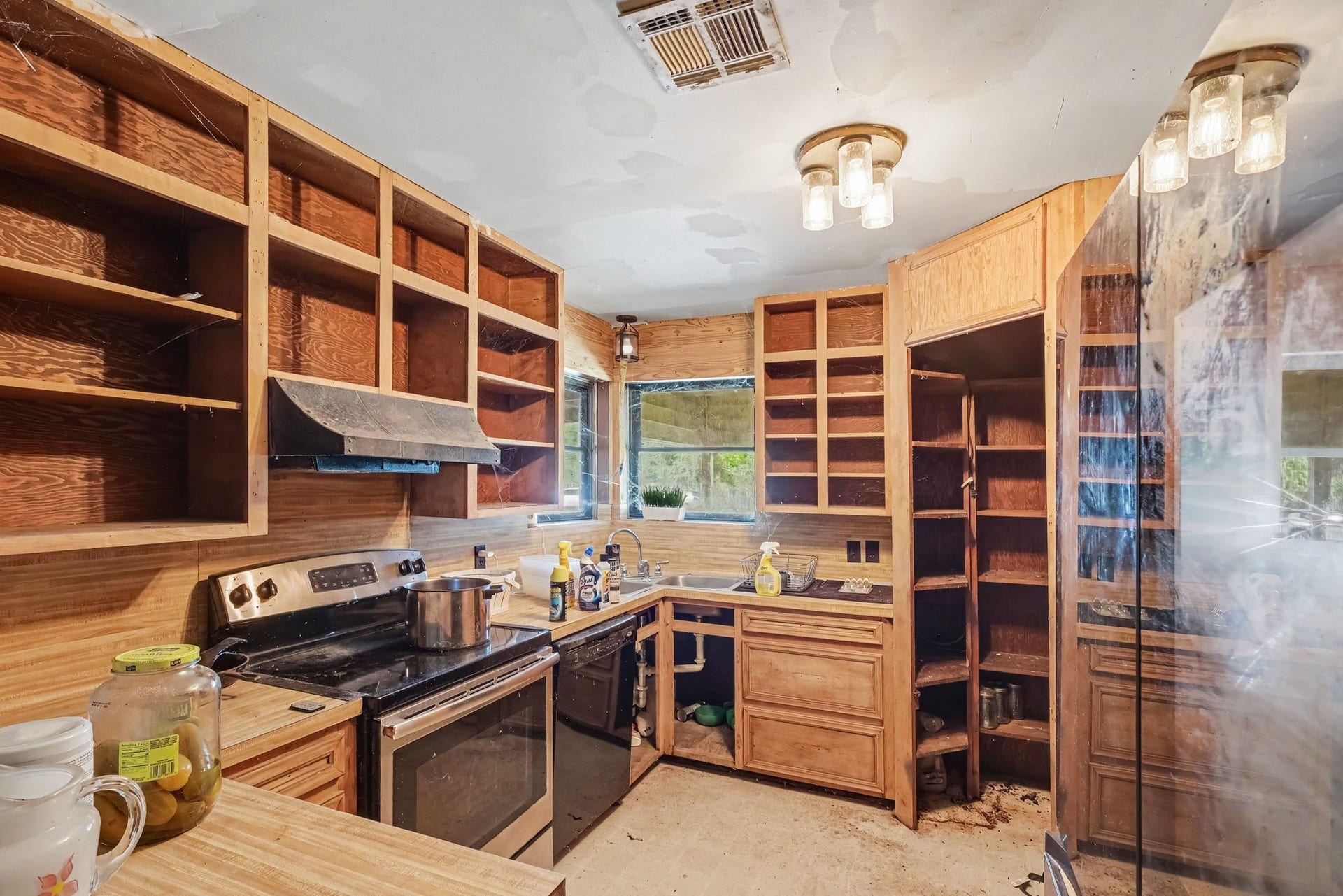 11 Craig Street, Baytown, TX 77521 Kitchen with ample cabinet ready for renovation