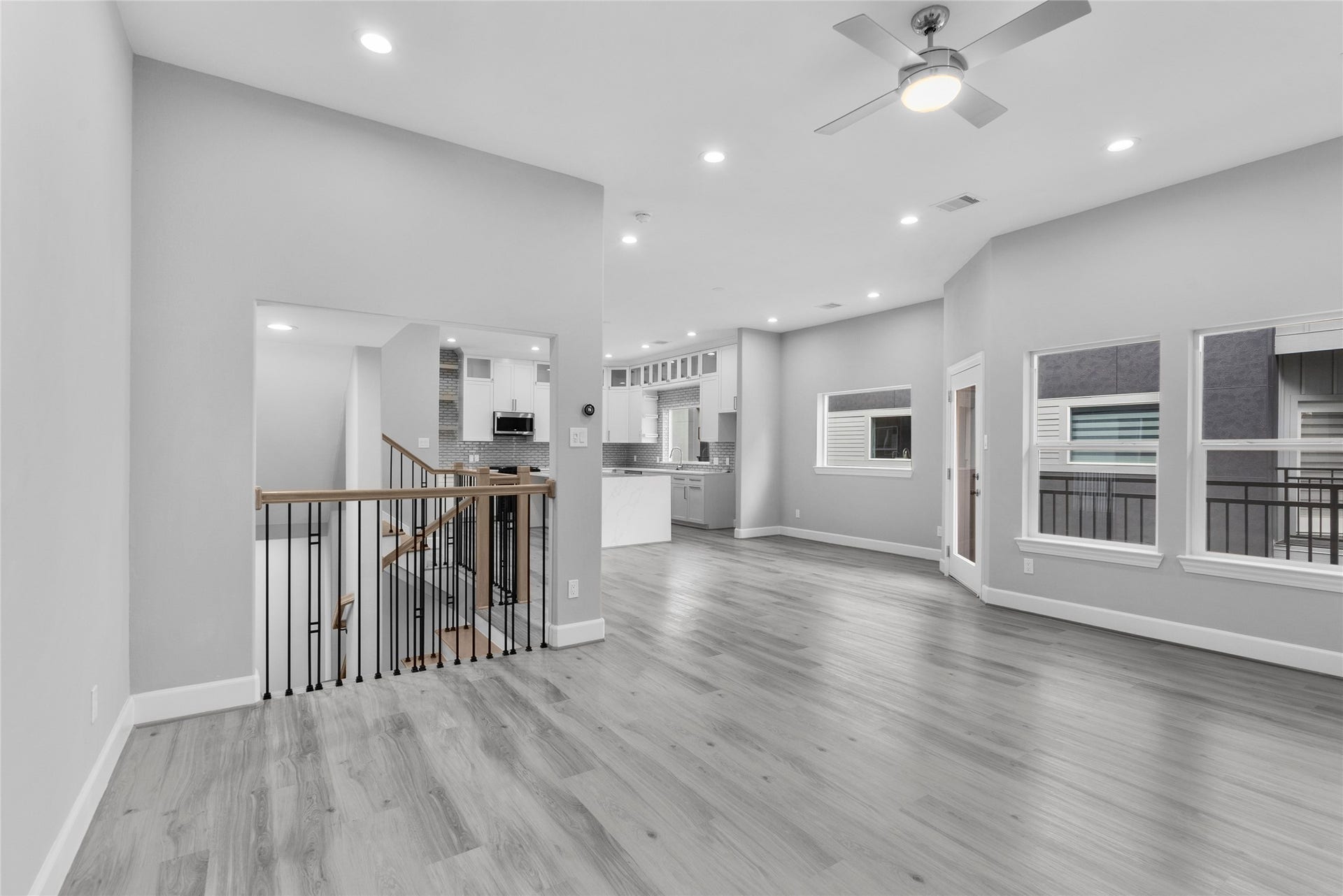 1122 W 16th Street, #B, Houston, TX 77008 Family room opens to the dining area and kitchen - 2nd floor