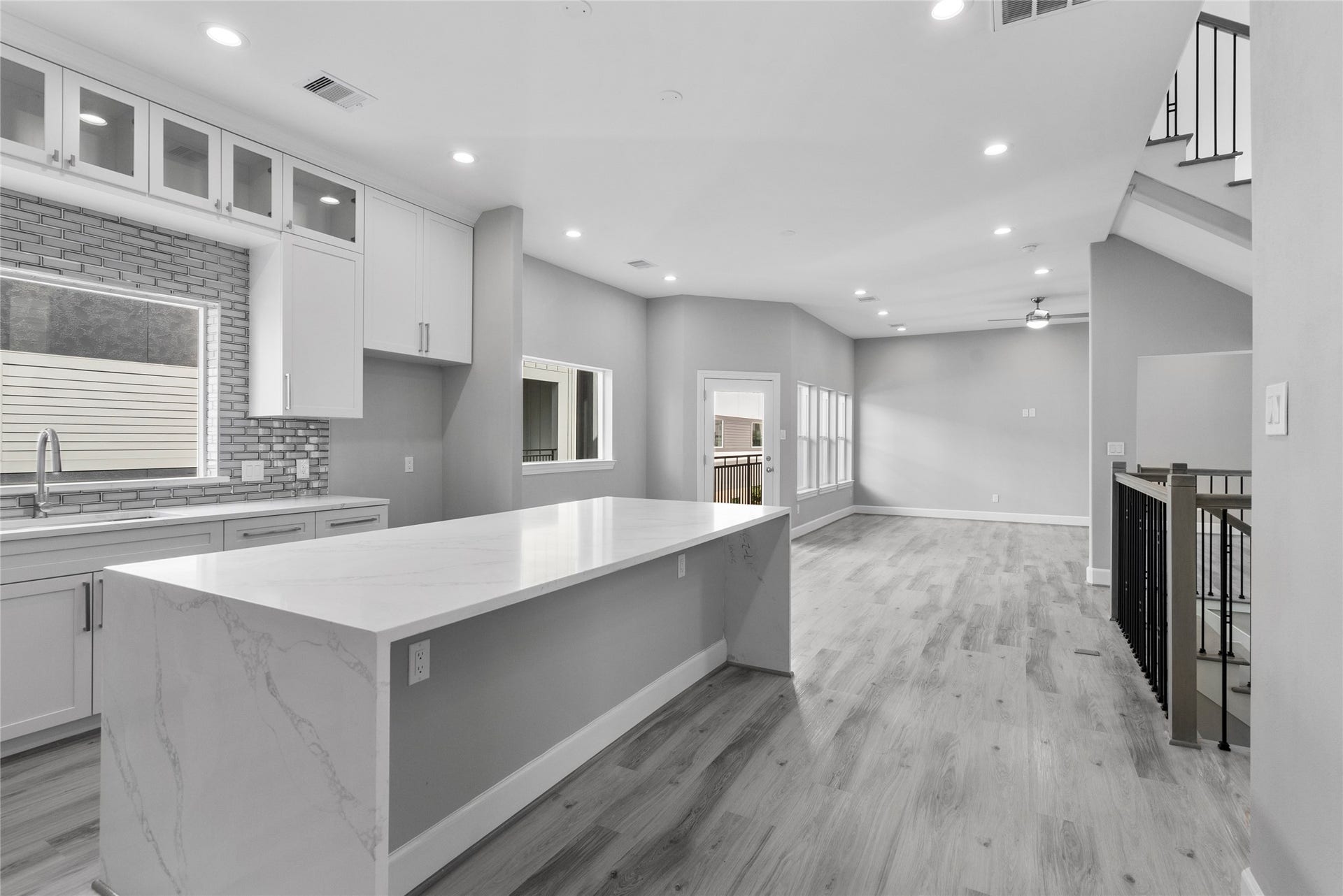 1122 W 16th Street, #B, Houston, TX 77008 Second floor landing