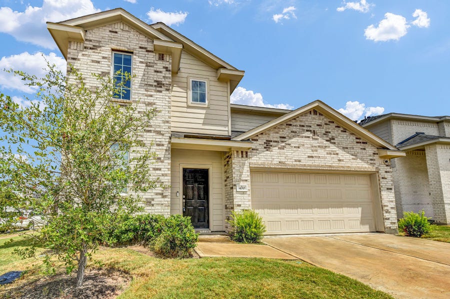 Property photo for 400 Flycatcher Court, Clute, TX
