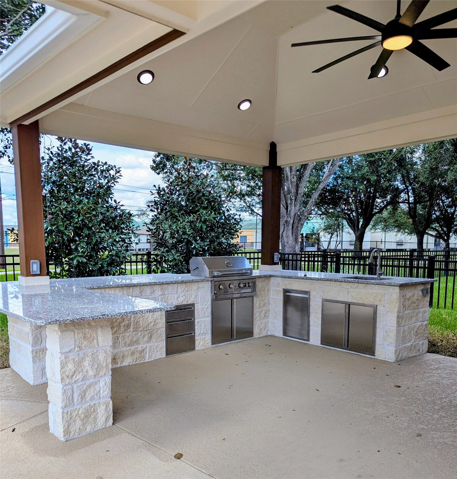 5702 Misty Island Court, Katy, TX 77494 2026 Seller added this amazing outdoor kitchen with gas grill, sink, large ceiling fan and granite counter top.