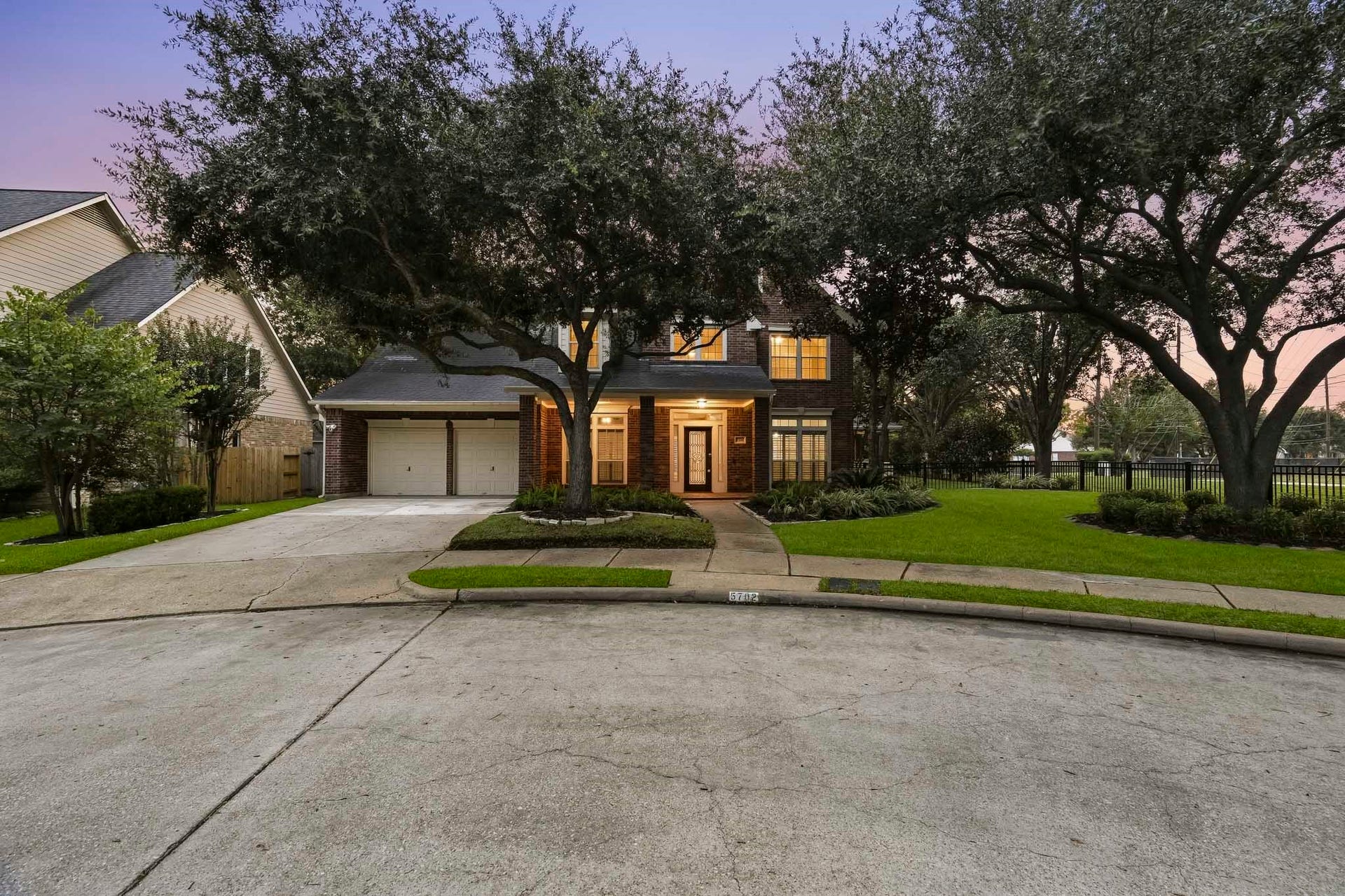 5702 Misty Island Court, Katy, TX 77494 Expansive 3,257 sq ft home featuring a spacious ground floor with a large living room, primary bedroom with ensuite, and convenient office space. The upper level offers three additional bedrooms, a family room, and multiple baths, ideal for comfortable family living.