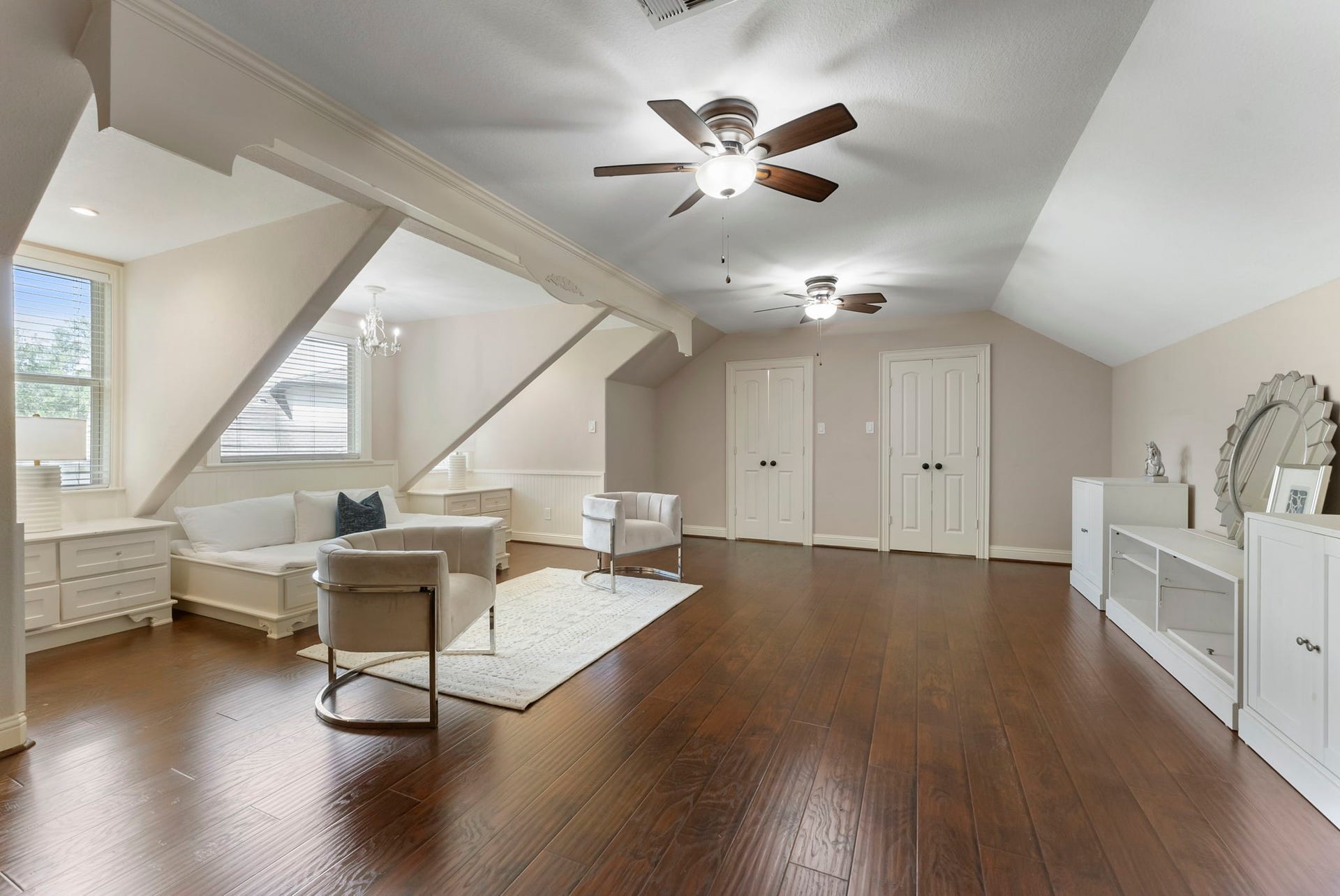 27507 Hunter Creek Court, Spring, TX 77386 Expansive upstairs flex room with hardwood flooring, multiple ceiling fans and built-in window seating.