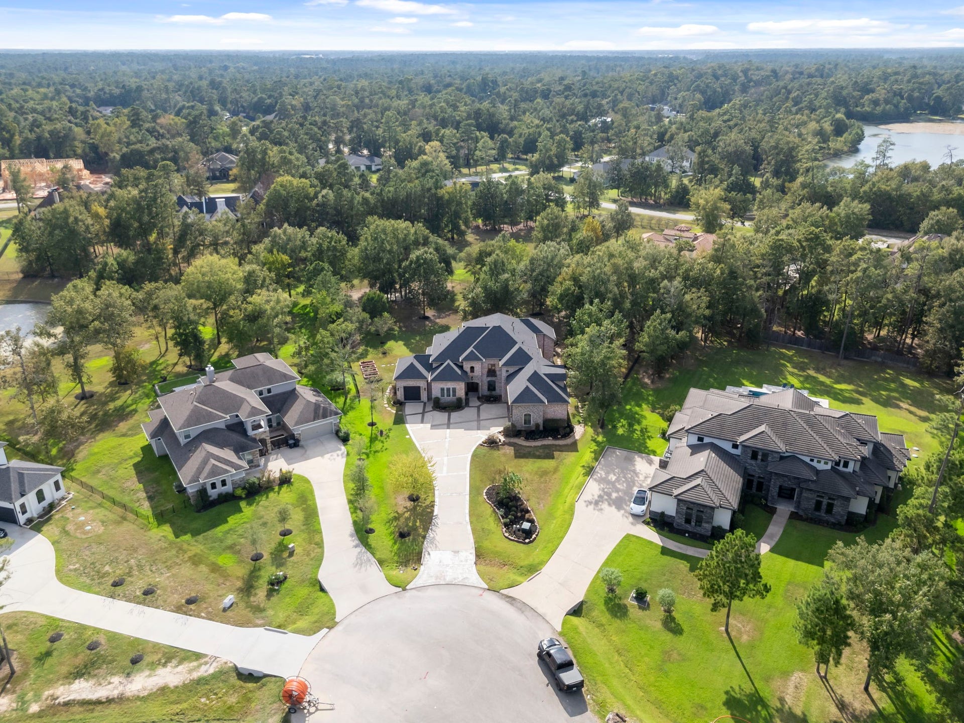 27507 Hunter Creek Court, Spring, TX 77386 Aerial view showing the home's cul-de-sac setting, mature tree canopy and surrounding neighborhood.