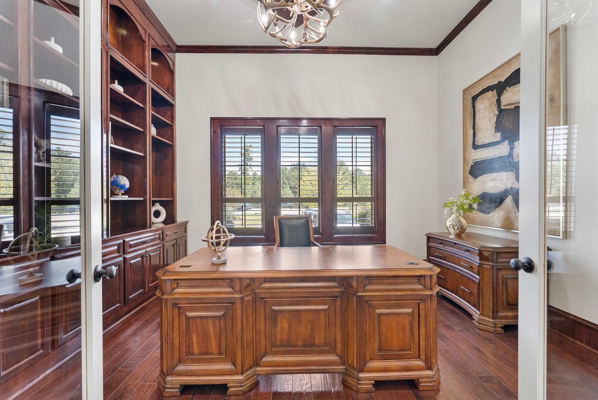 27507 Hunter Creek Court, Spring, TX 77386 Private study with hardwood flooring, extensive custom wood cabinetry and built-in shelving.
