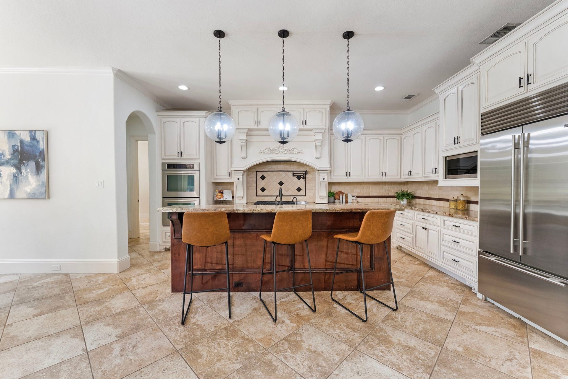 27507 Hunter Creek Court, Spring, TX 77386 Spacious kitchen with extensive cabinetry, granite countertops, large center island and stainless-steel appliances.