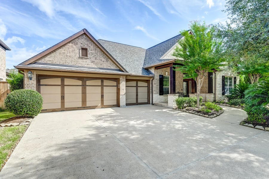 Property photo for 19708 N San Gabriel River Circle, Cypress, TX