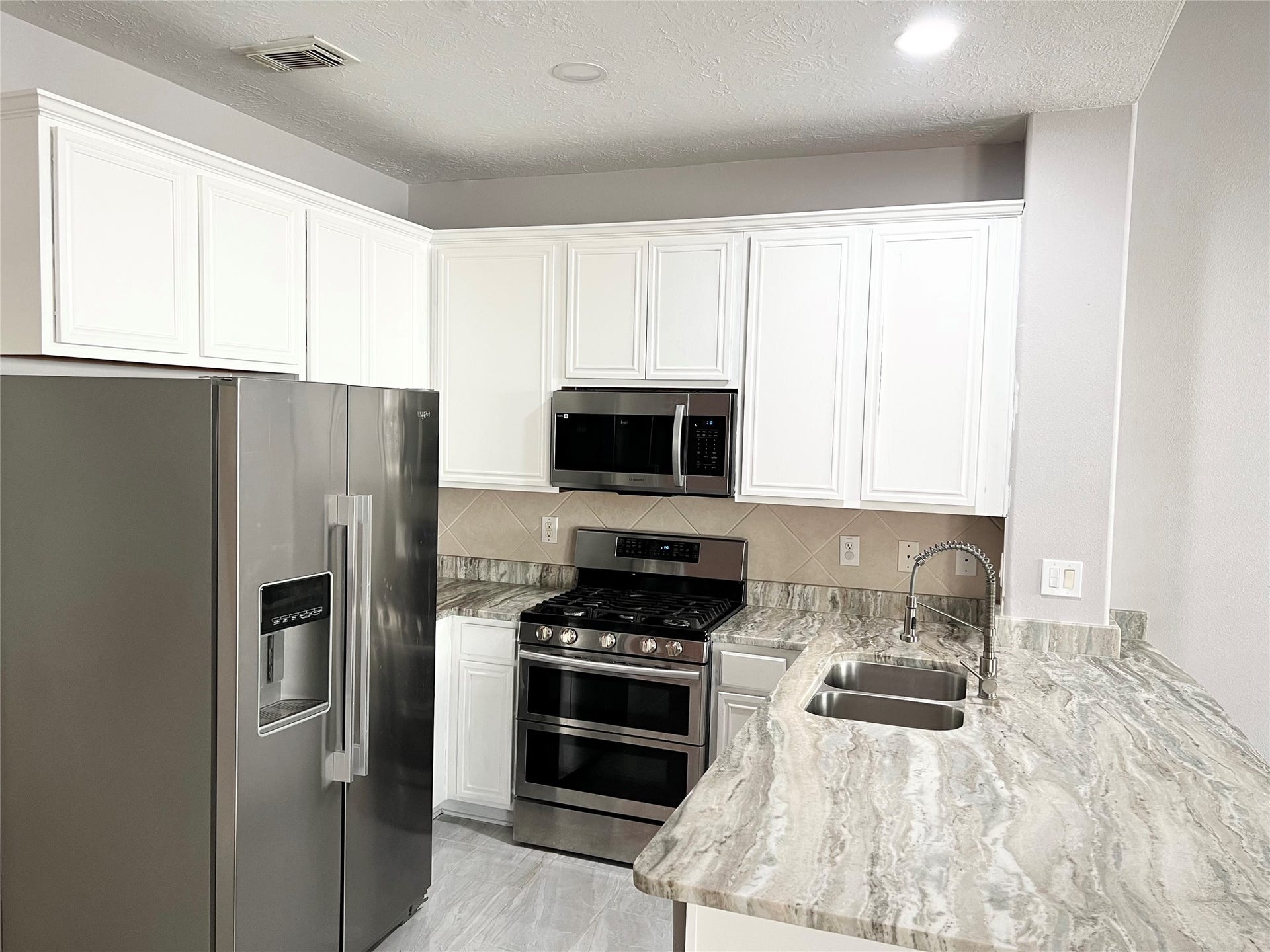 15838 Collinsville Drive, Tomball, TX 77377 15838 Collinsville Drive, Tomball, TX 77377