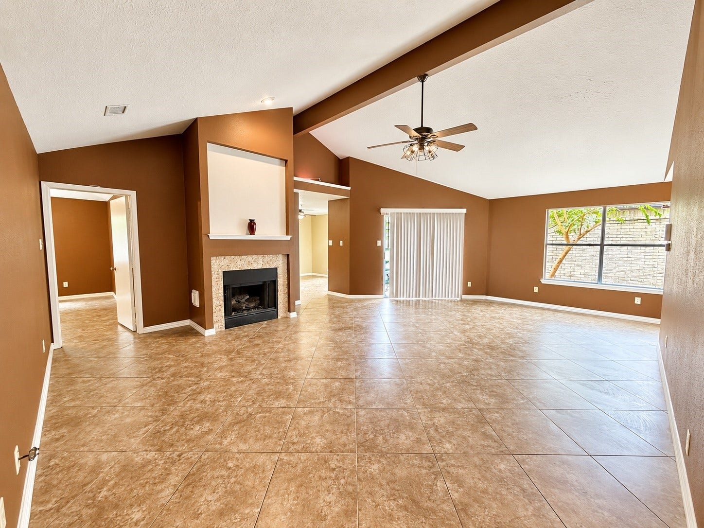 12175 Swords Creek Road, Houston, TX 77067 Main living room