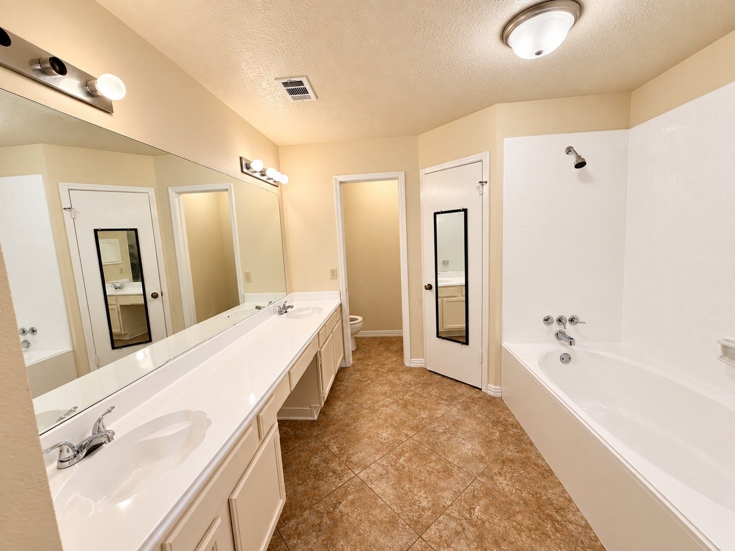 12175 Swords Creek Road, Houston, TX 77067 Another view of primary bathroom