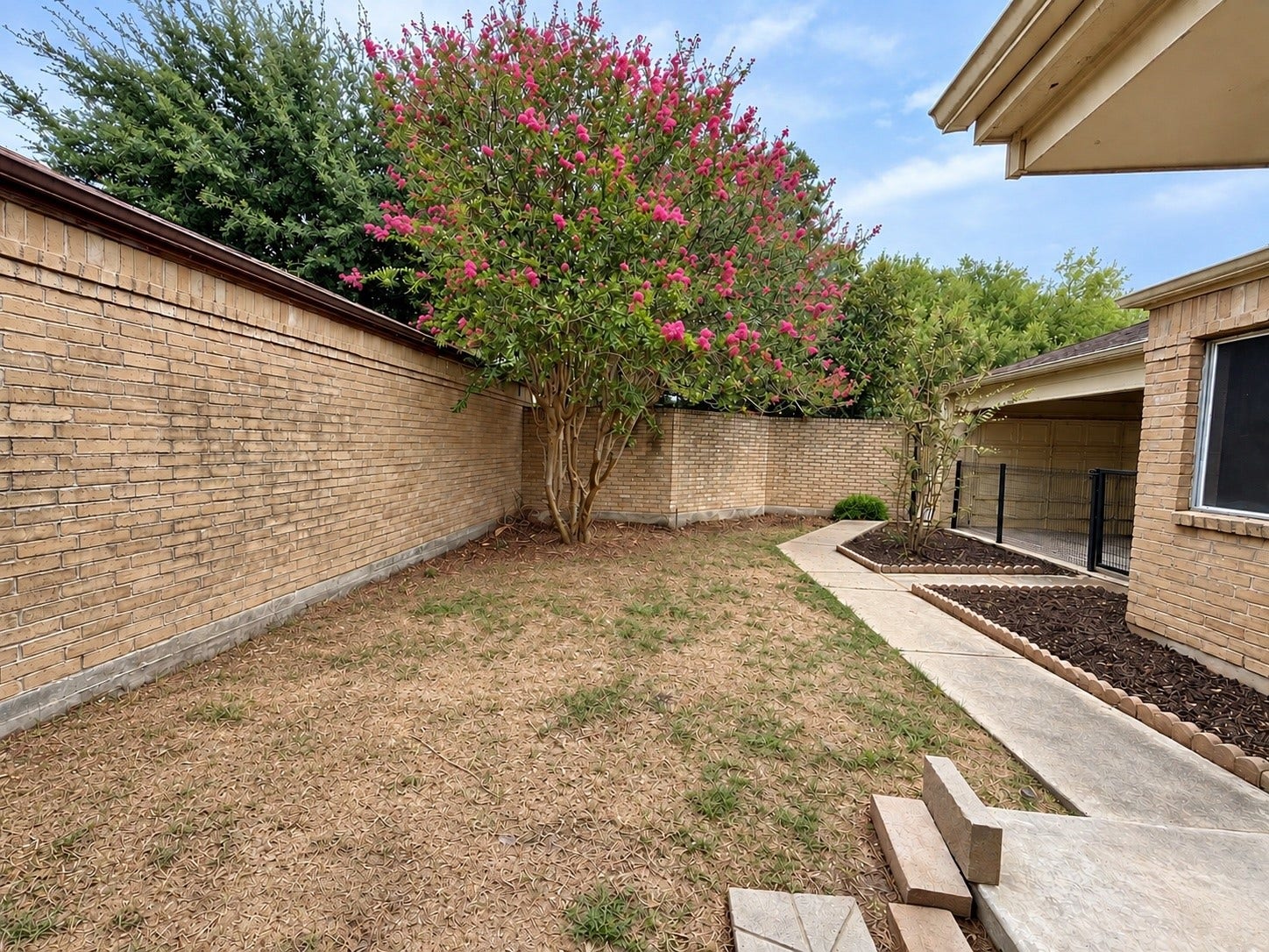 12175 Swords Creek Road, Houston, TX 77067 front yard