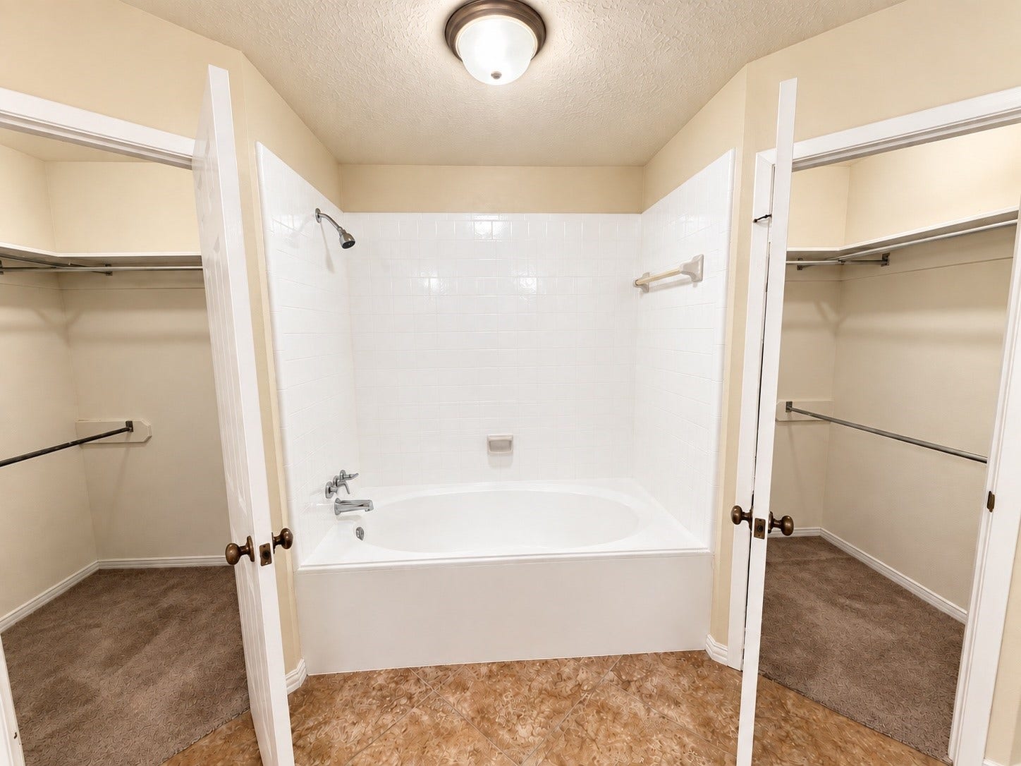 12175 Swords Creek Road, Houston, TX 77067 Primary bathroom - view of double closet