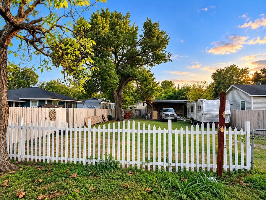 Property photo for 214 Georgia Street, Houston, TX