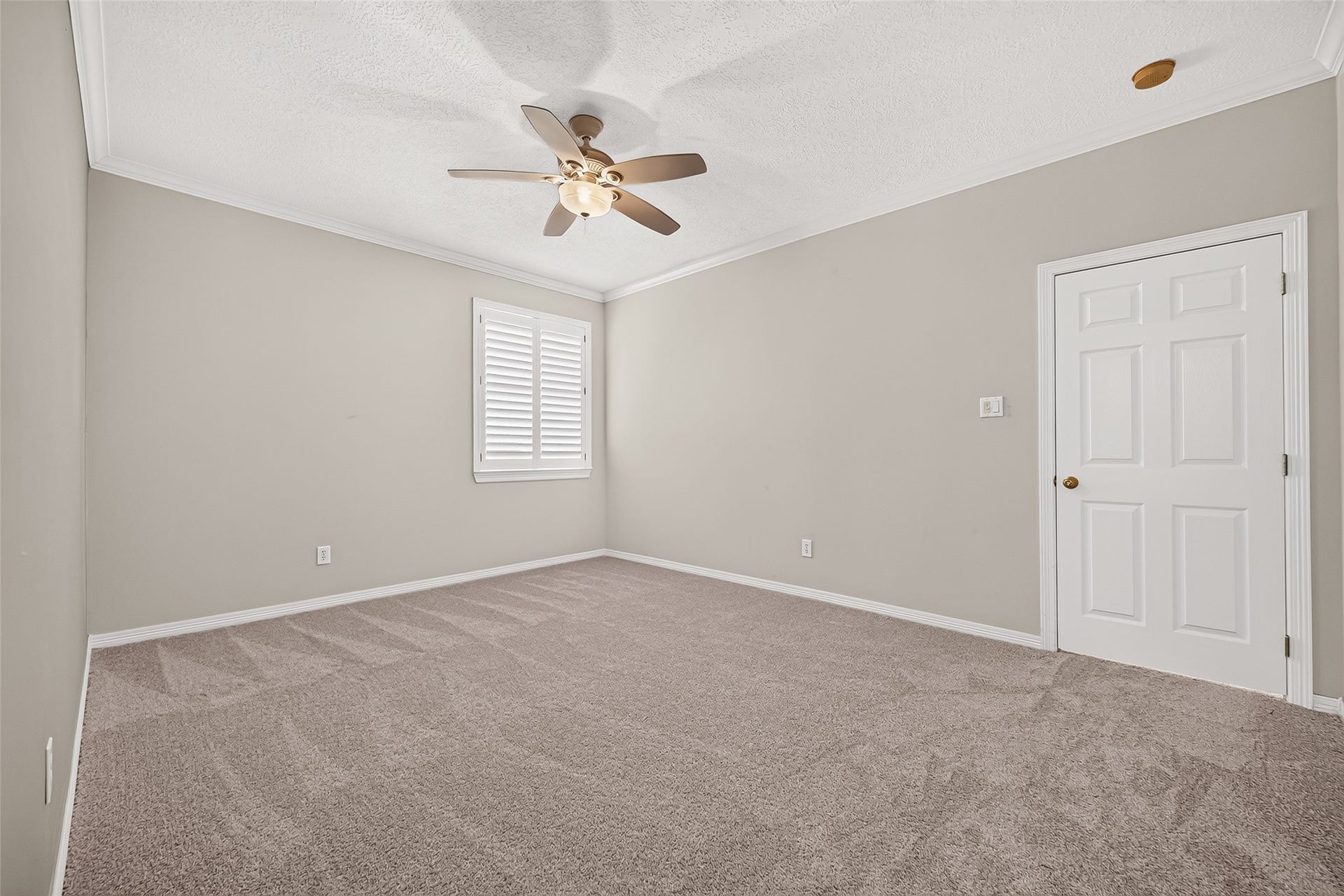 63 Harbor View Drive, Sugar Land, TX 77479 Spacious secondary bedroom