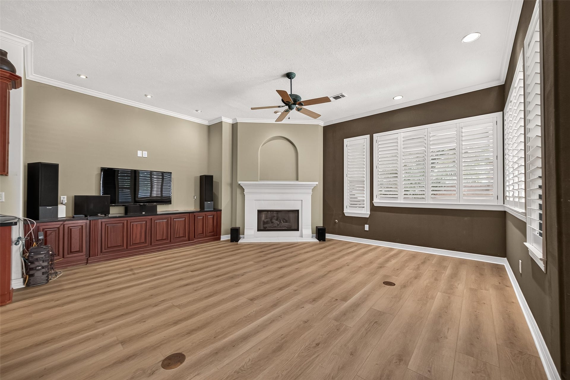 63 Harbor View Drive, Sugar Land, TX 77479 Spacious living room featuring a cozy fireplace, beautiful built-ins and abundant natural light.
