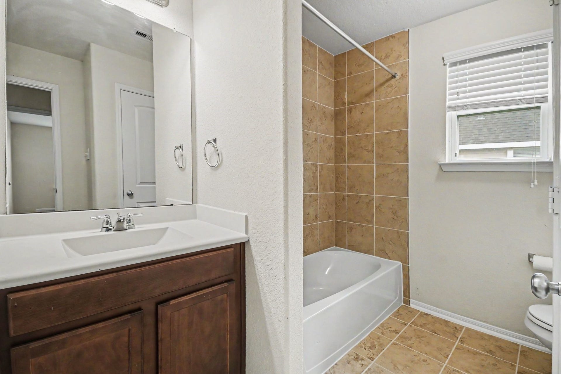 1439 Barras Street, Alvin, TX 77511 1439 Barras Street, Alvin, TX 77511