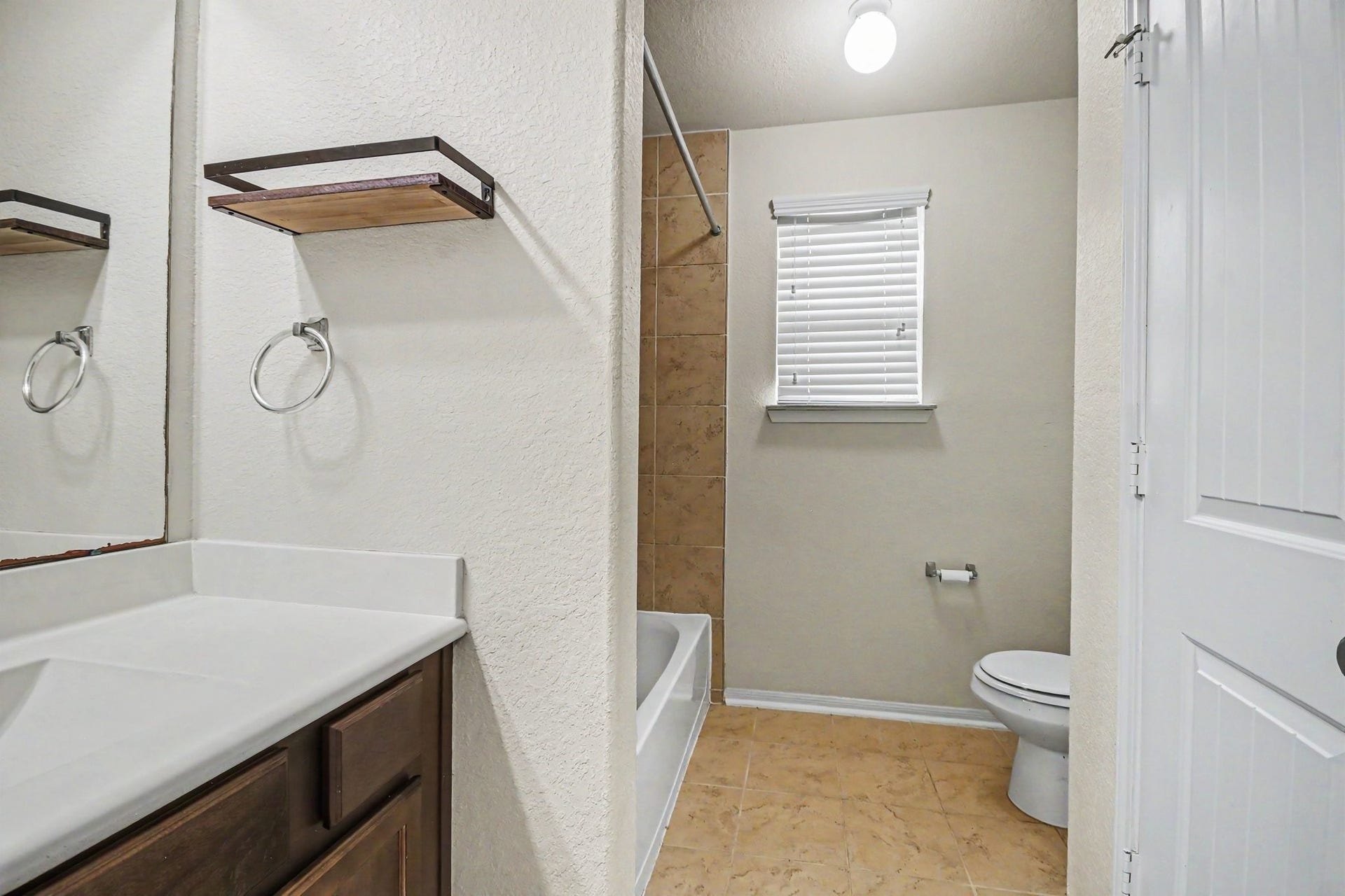 1439 Barras Street, Alvin, TX 77511 1439 Barras Street, Alvin, TX 77511