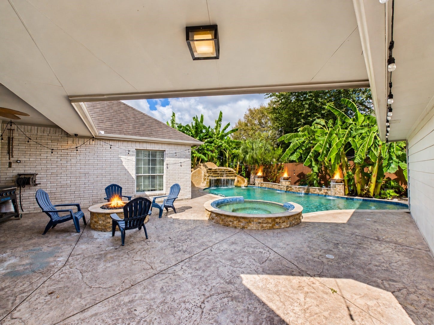 2876 Love Lane, Friendswood, TX 77546 2876 Love Lane, Friendswood, TX 77546