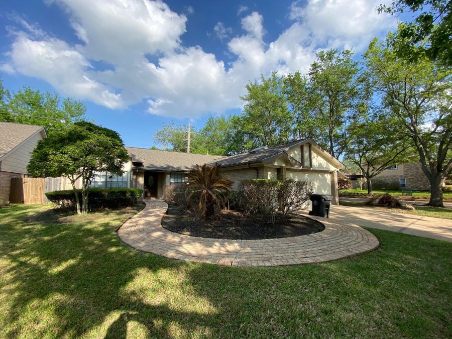Property photo for 2439 Woodstream Boulevard, Sugar Land, TX