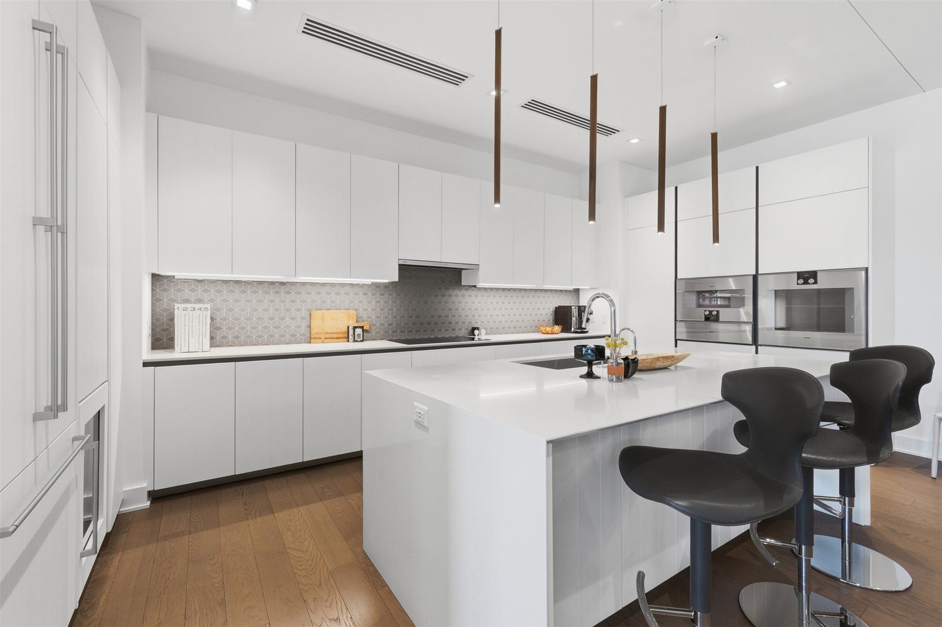 2710 Steel Street, #405, Houston, TX 77098 Giorgetti kitchen finishes including a Gaggenau appliance package.