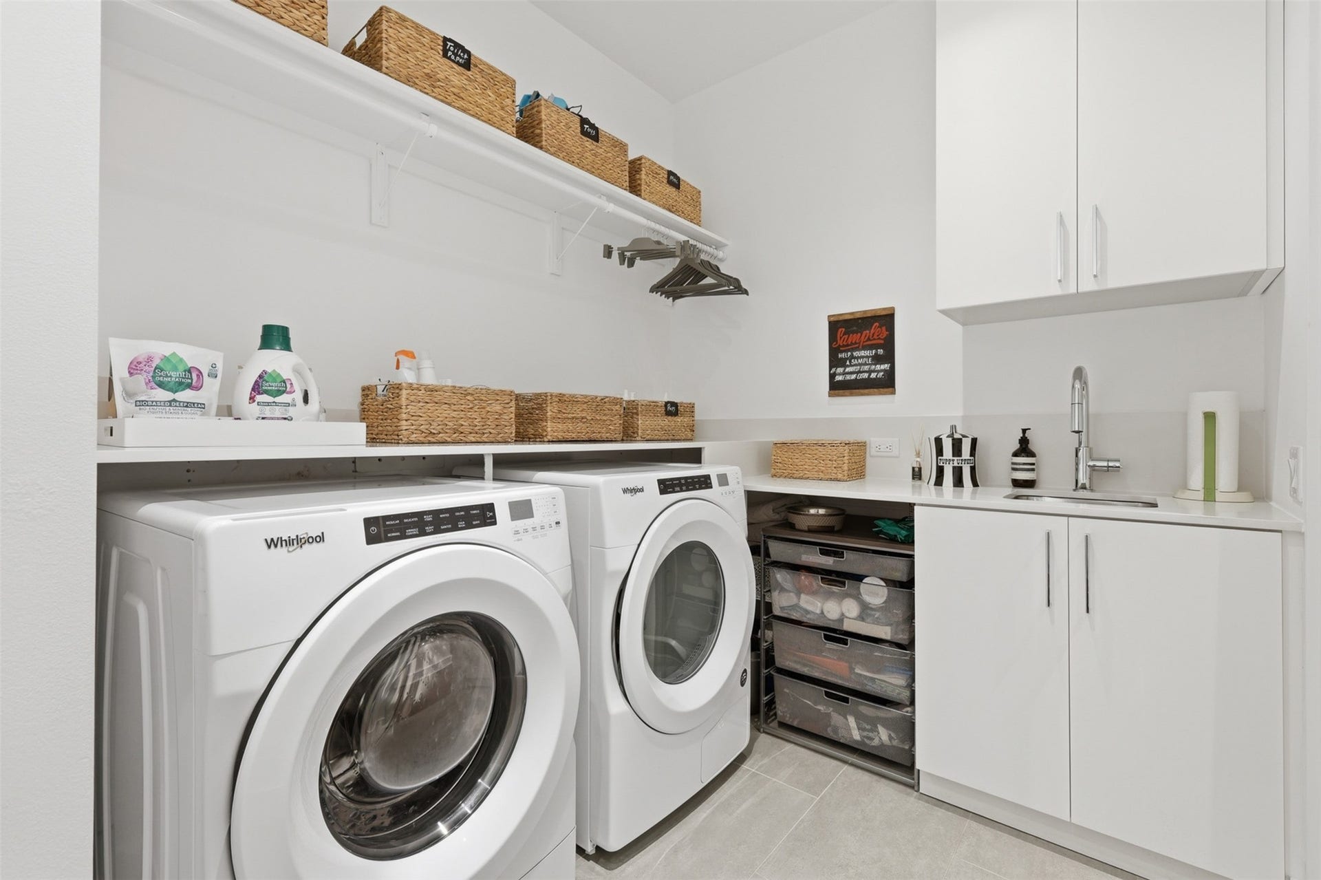 2710 Steel Street, #405, Houston, TX 77098 Large laundry room complete with a sink.