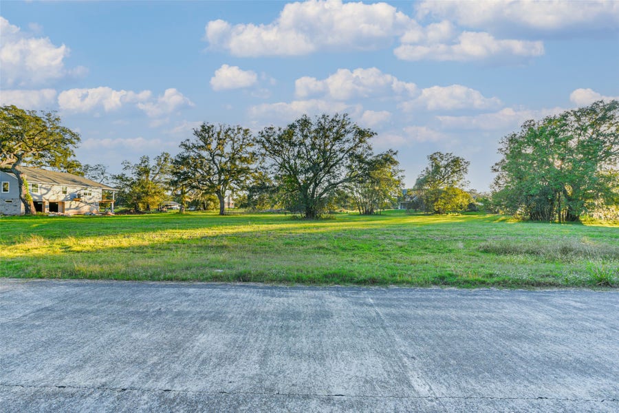 Property photo for 381 Horse Shoe Trail, Angleton, TX