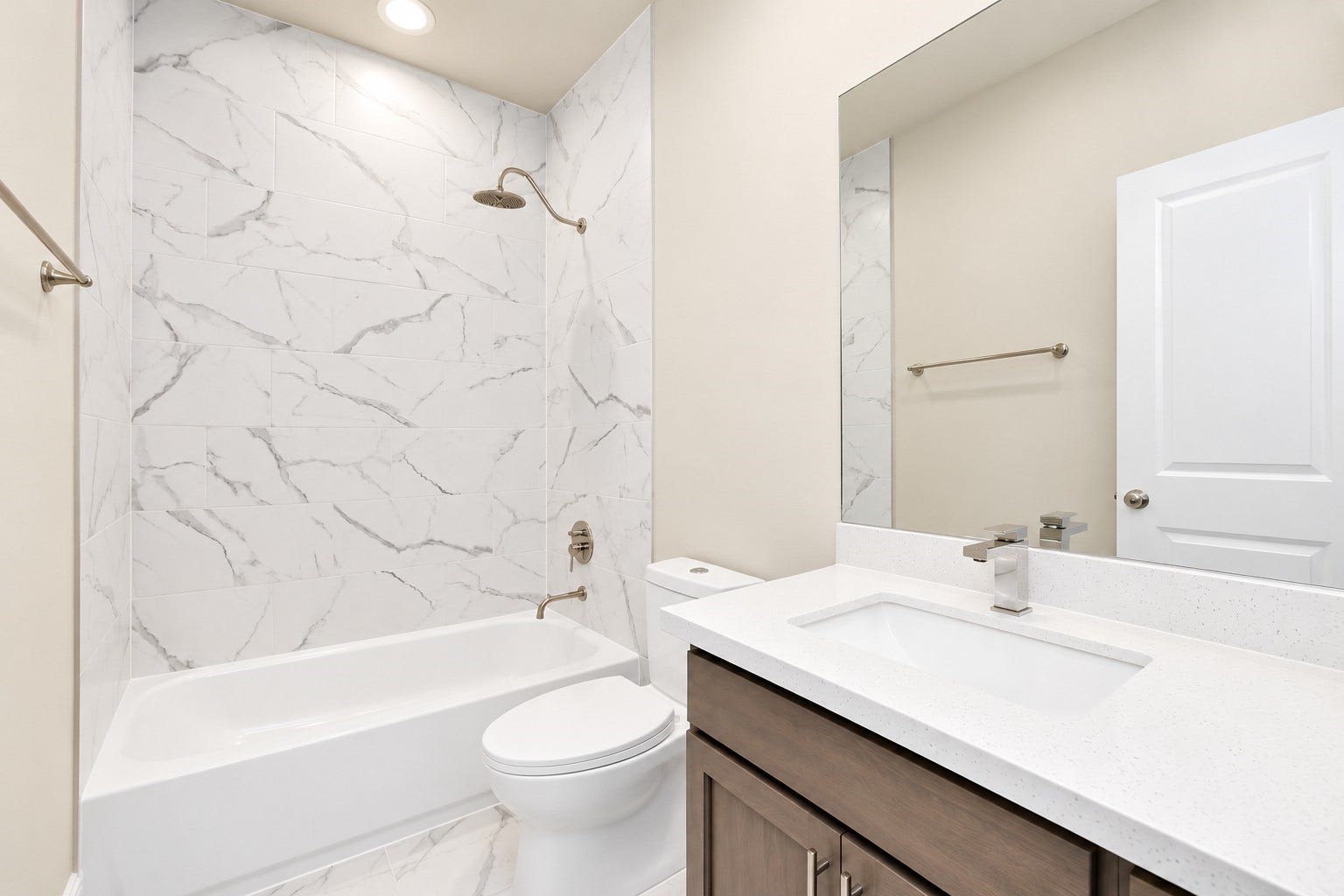 5908 Jasper Jones Way, Houston, TX 77091 Hall bath