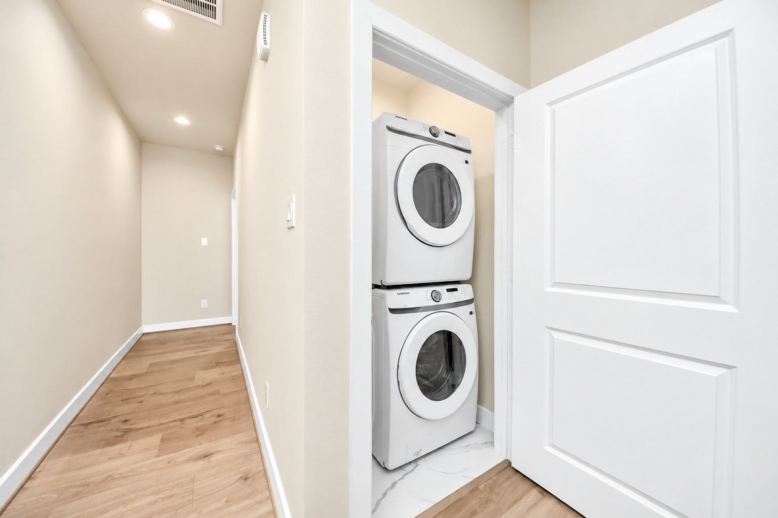 5908 Jasper Jones Way, Houston, TX 77091 Laundry room located on the 2nd floor.