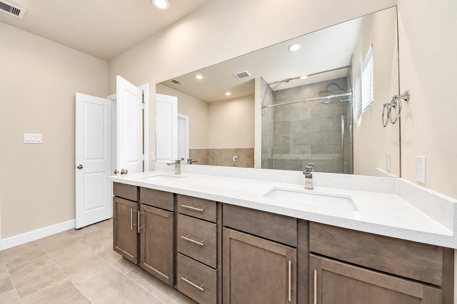 5908 Jasper Jones Way, Houston, TX 77091 Primary bathroom with double sinks