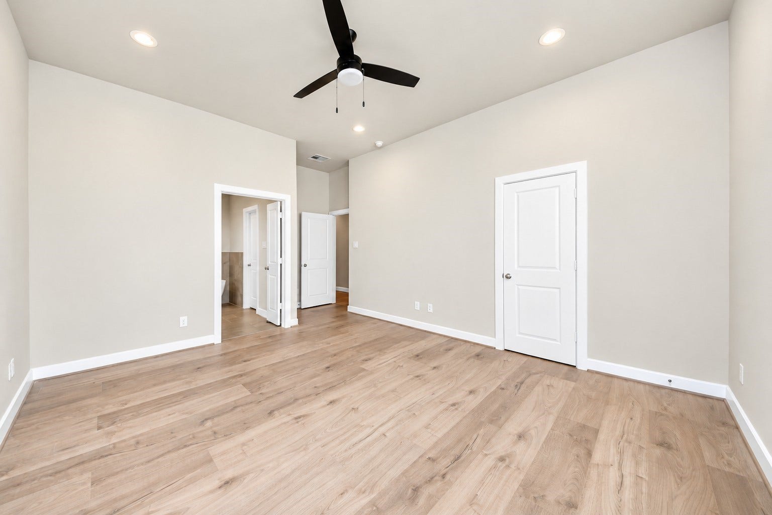 5908 Jasper Jones Way, Houston, TX 77091 Another view of the primary bedroom