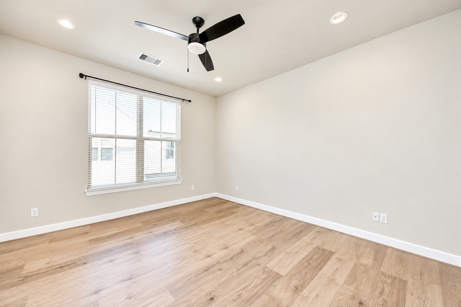 5908 Jasper Jones Way, Houston, TX 77091 Primary bedroom