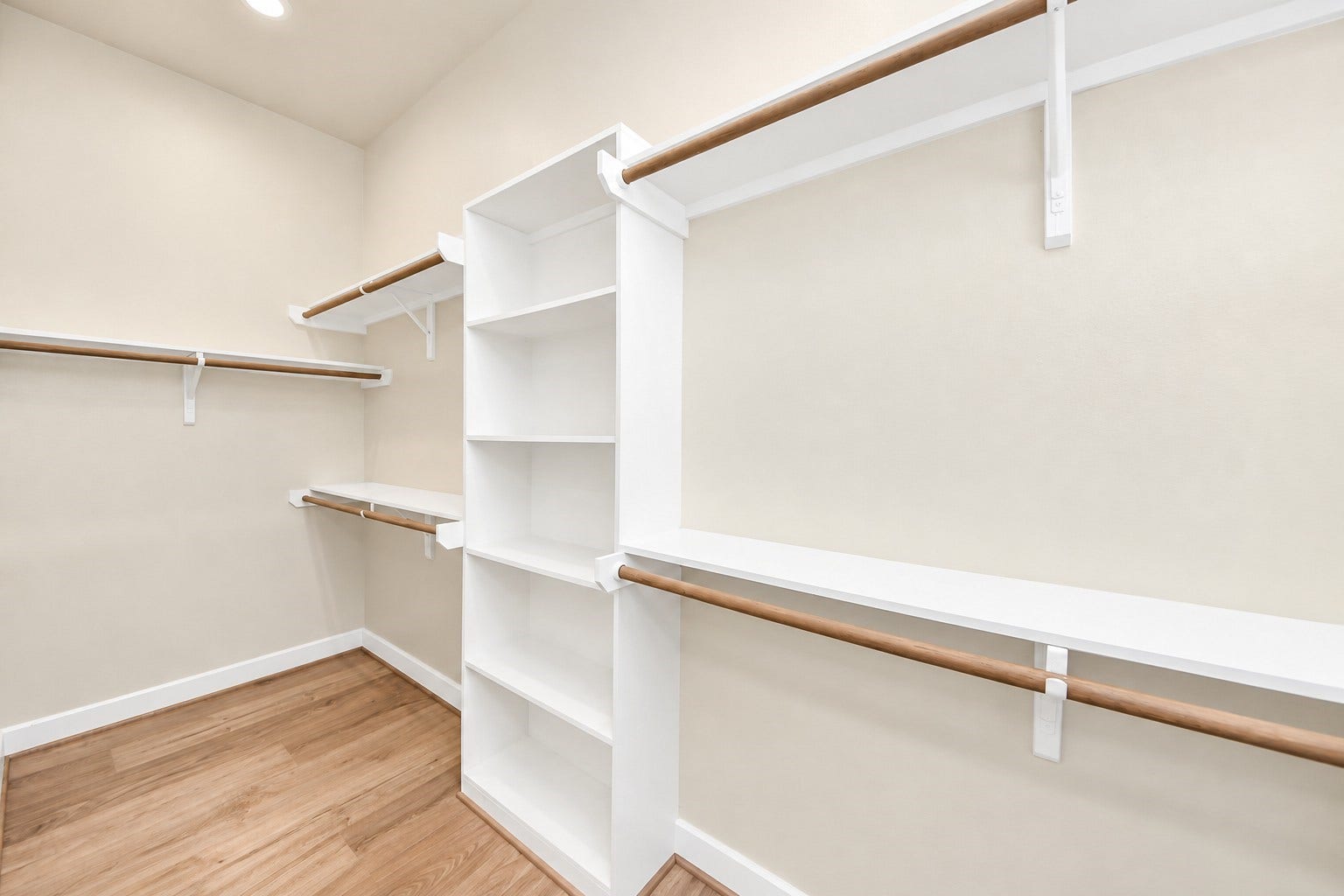 5908 Jasper Jones Way, Houston, TX 77091 Primary walk-in closet.