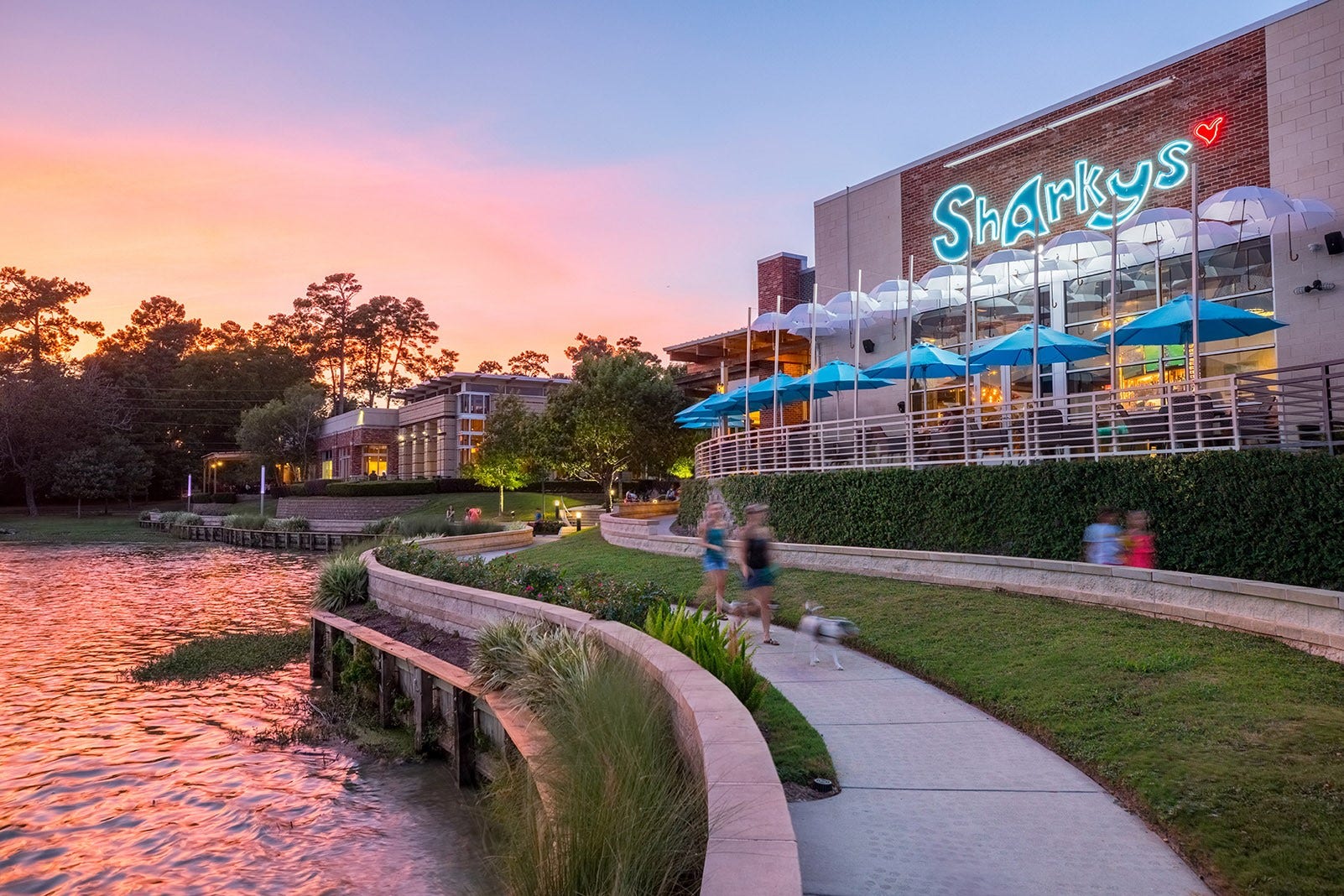 5530 Regal Landing Drive, Kingwood, TX 77345 Enjoy waterfront dining at Zammitti's, Raffa's, Sharky's, Chimichurri's, Loco Cantina at Magnolia Cove. Plenty of local shopping, too!