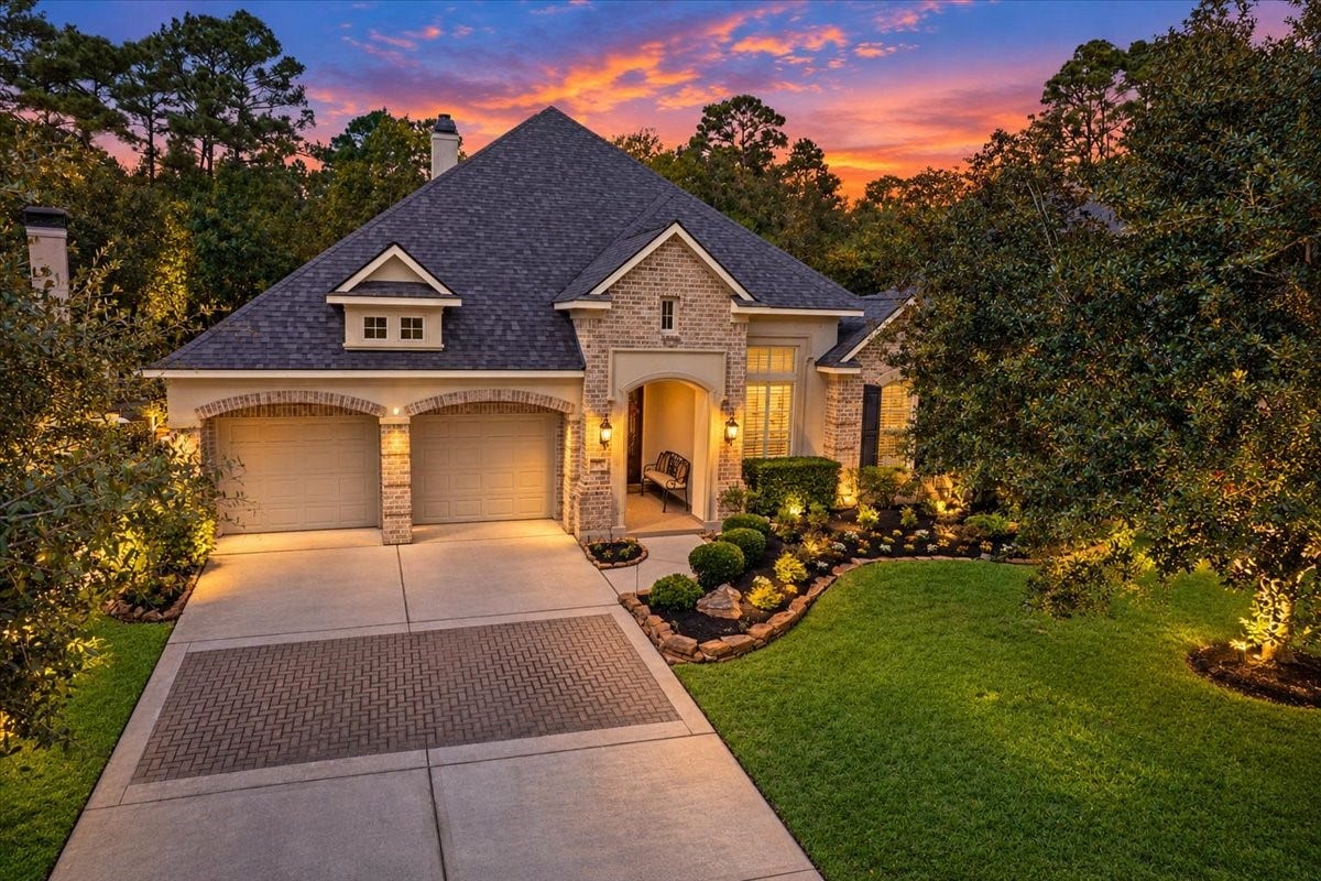 5530 Regal Landing Drive, Kingwood, TX 77345 Exclusive Royal Shores patio home backs to wooded reserve with pool & spa!