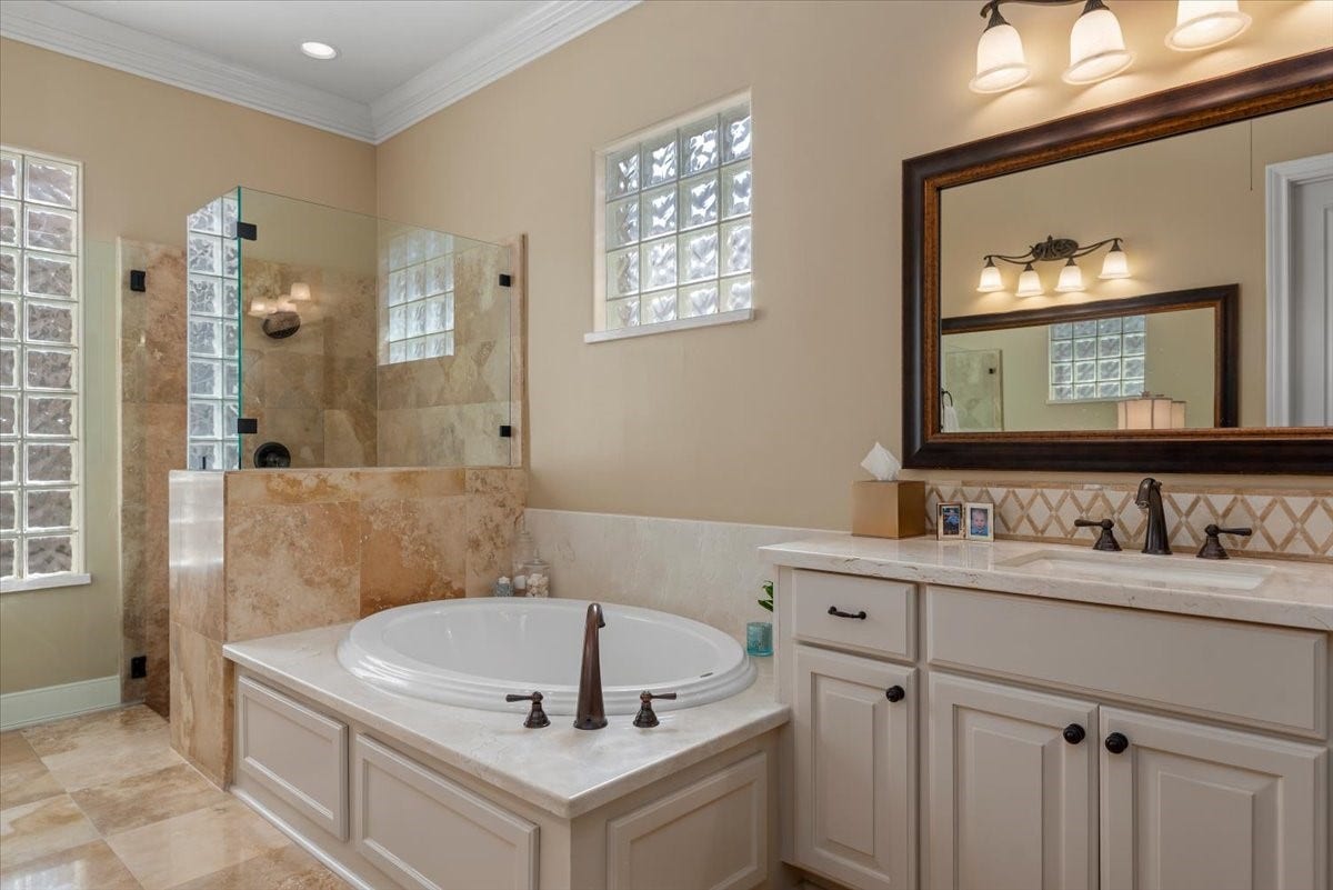 5530 Regal Landing Drive, Kingwood, TX 77345 The tub deck also features the marble surface.