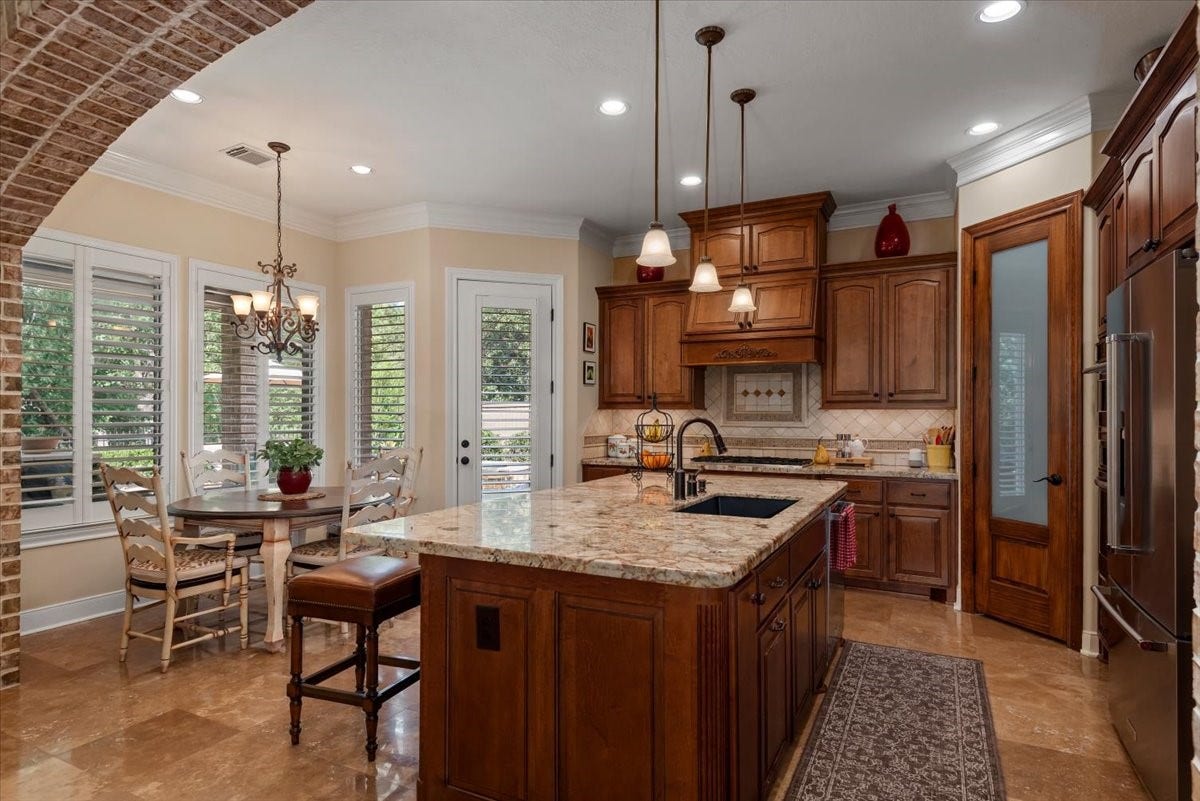 5530 Regal Landing Drive, Kingwood, TX 77345 Amazing island kitchen boast hardwood cabinets and stainless steel appliances that includes a GAS cooktop- essential to descriminating buyers!