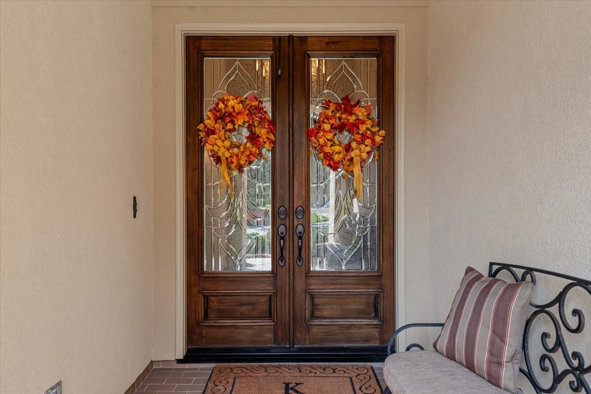 5530 Regal Landing Drive, Kingwood, TX 77345 Double doors greet your guests at the main entrance.