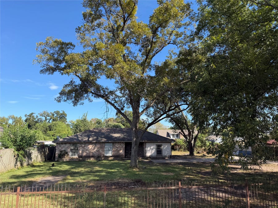 Property photo for 7102 Wendemere Street, Houston, TX