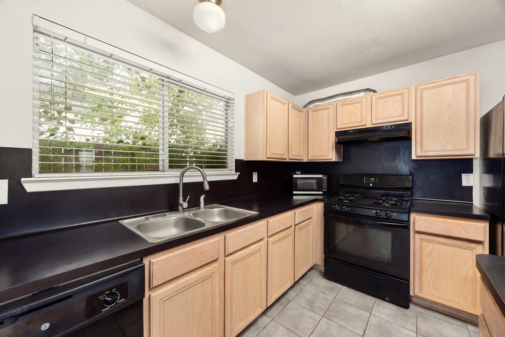 11728 Chanteloup Drive, Houston, TX 77047 11728 Chanteloup Drive, Houston, TX 77047