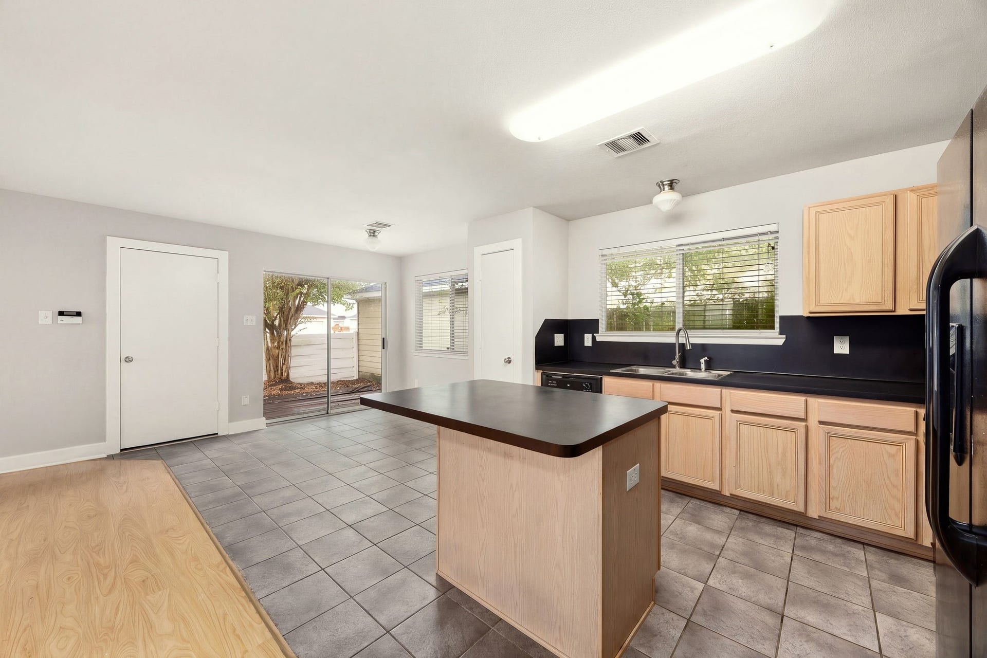 11728 Chanteloup Drive, Houston, TX 77047 11728 Chanteloup Drive, Houston, TX 77047
