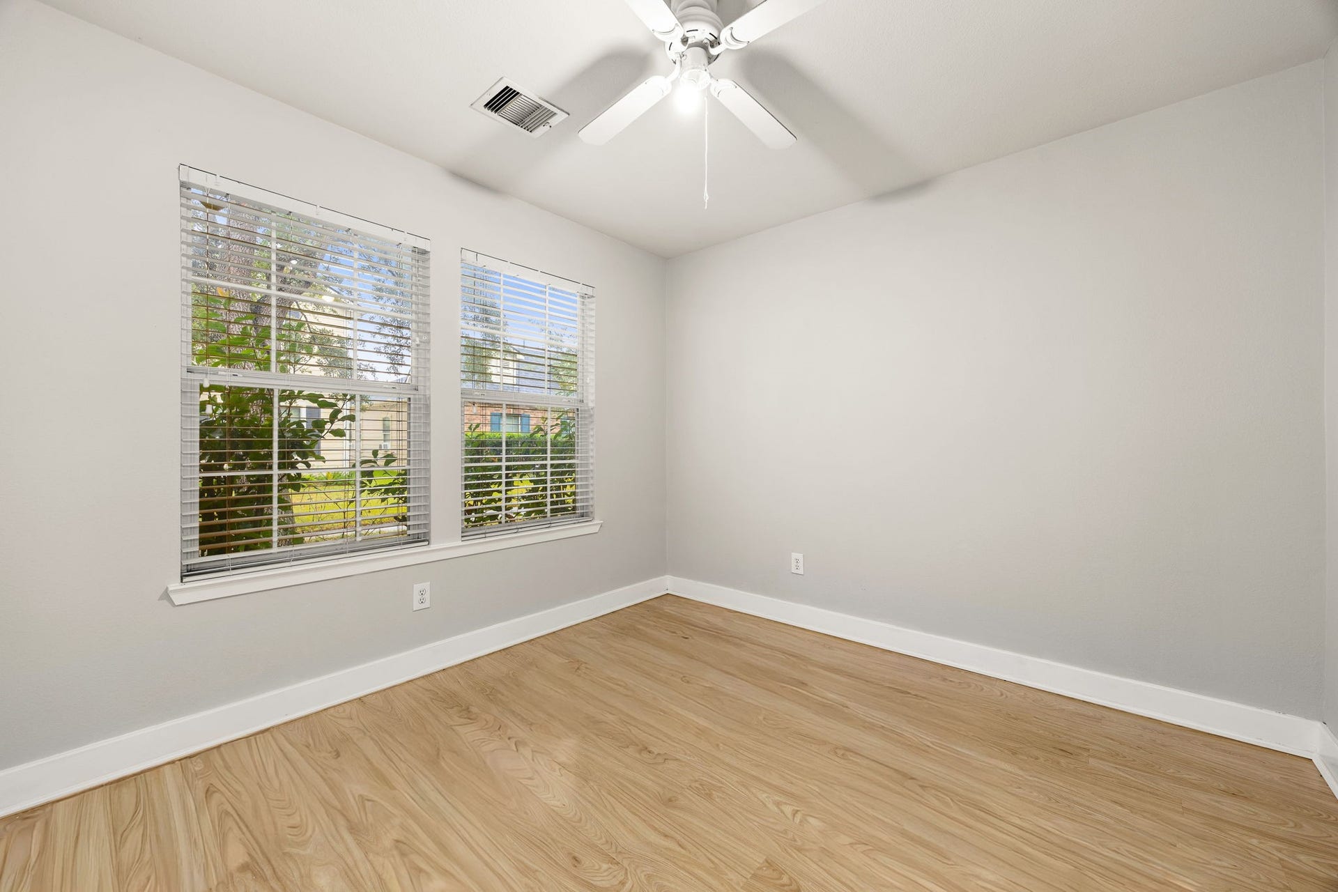 11728 Chanteloup Drive, Houston, TX 77047 11728 Chanteloup Drive, Houston, TX 77047