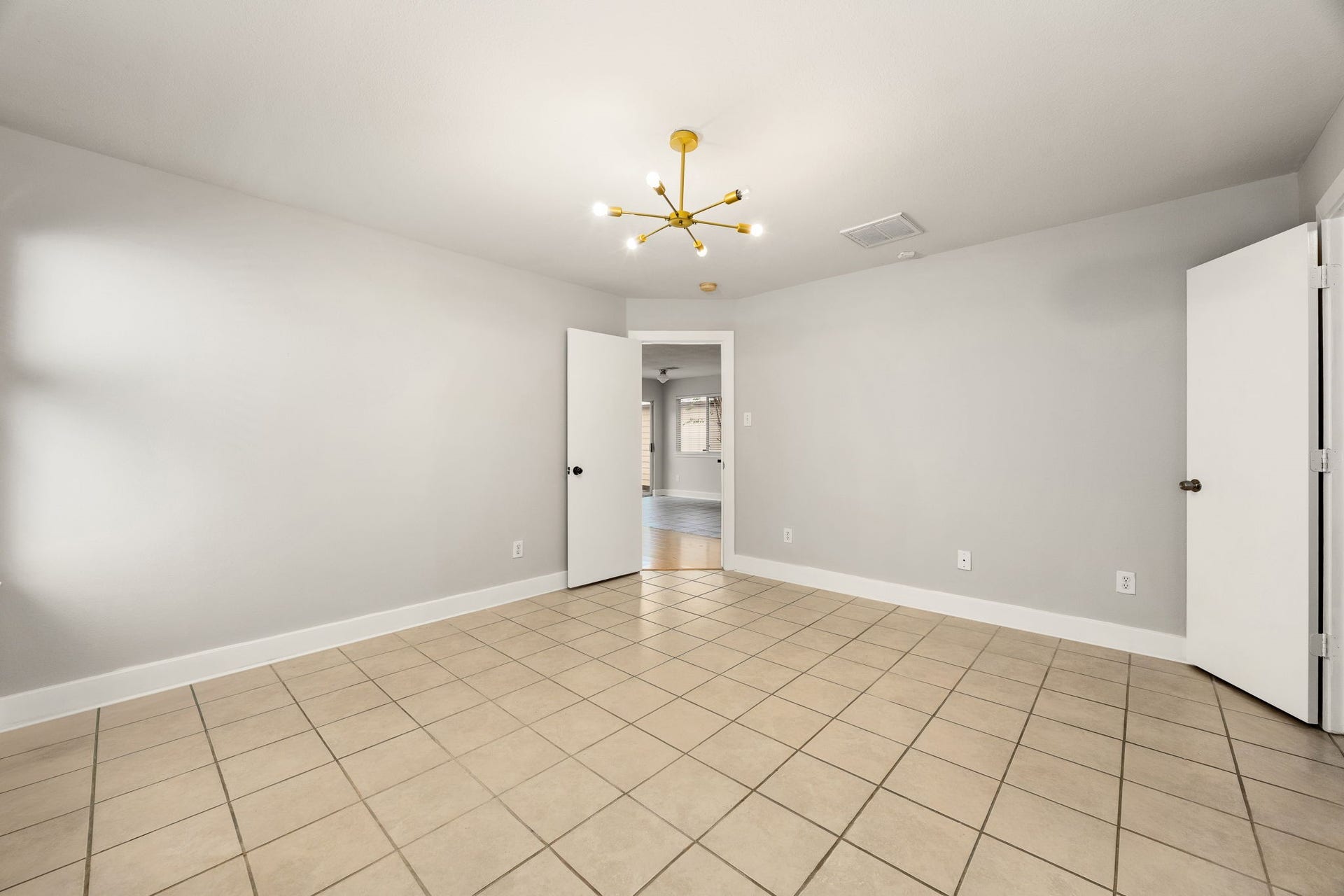 11728 Chanteloup Drive, Houston, TX 77047 11728 Chanteloup Drive, Houston, TX 77047