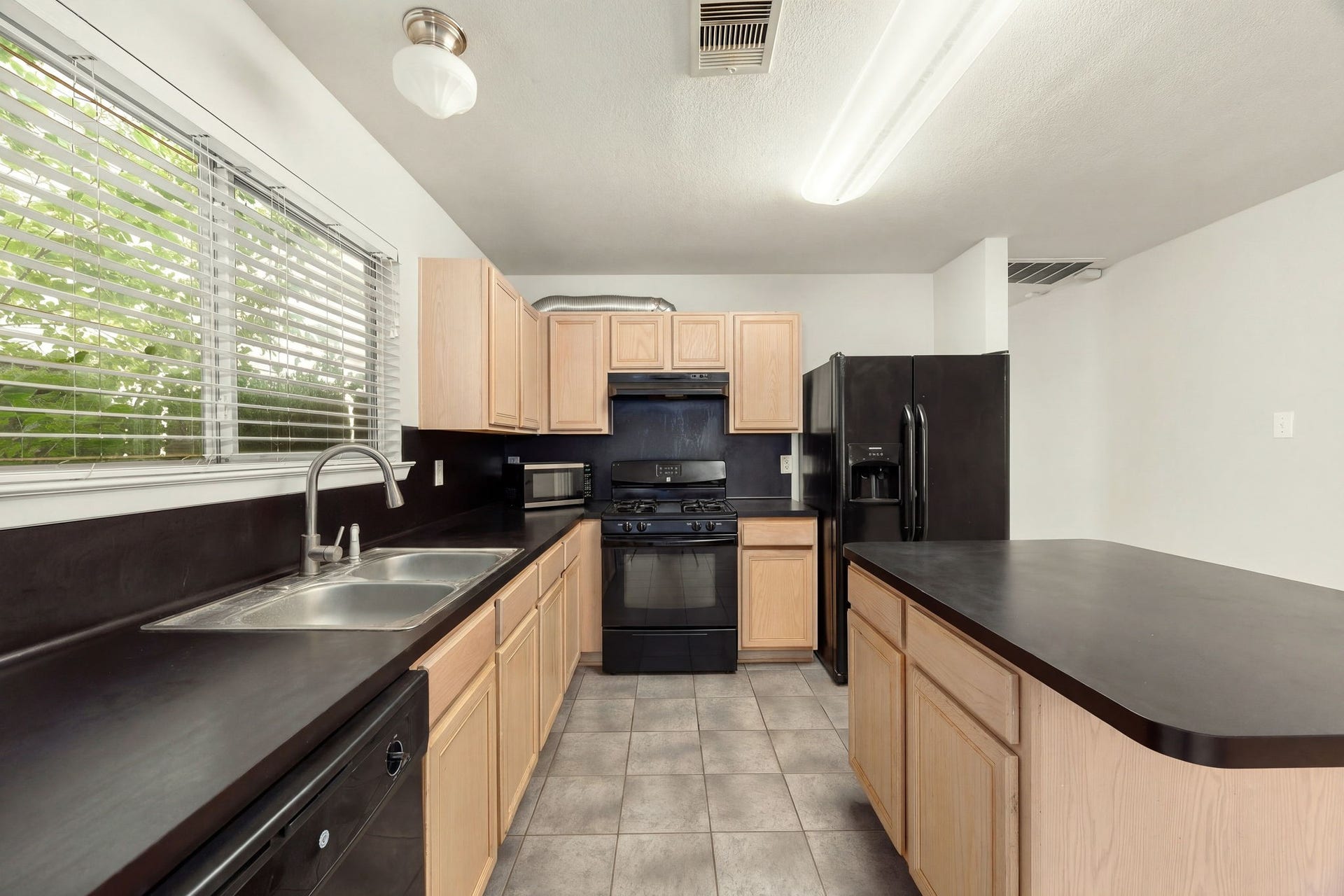 11728 Chanteloup Drive, Houston, TX 77047 11728 Chanteloup Drive, Houston, TX 77047