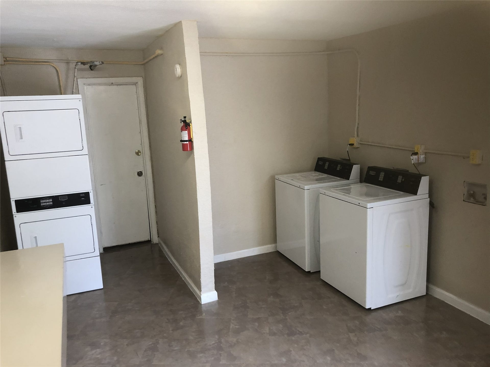 9100 Dodson St, #21, Houston, TX 77093 On site laundry