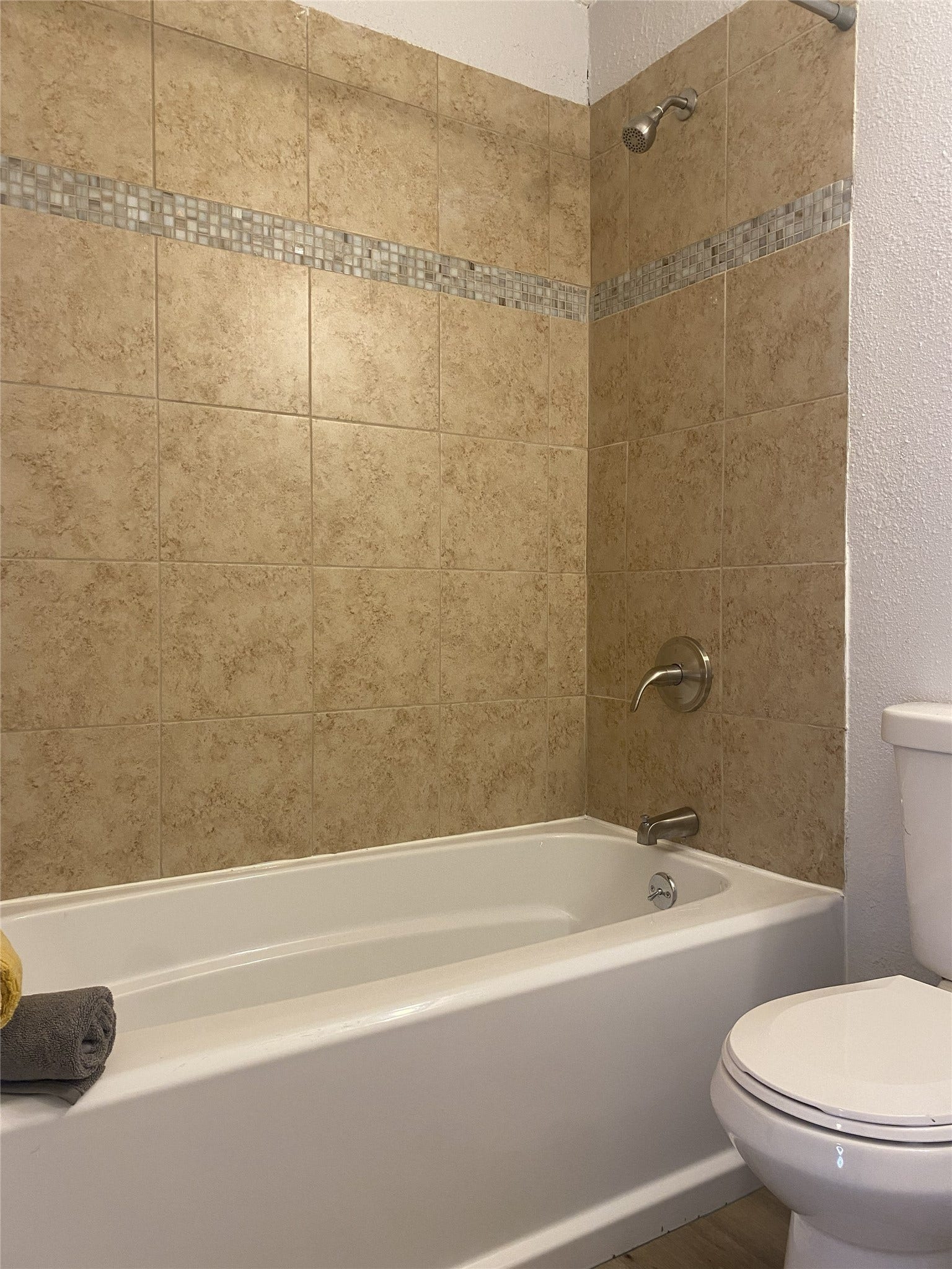 9100 Dodson St, #21, Houston, TX 77093 Modern bathroom