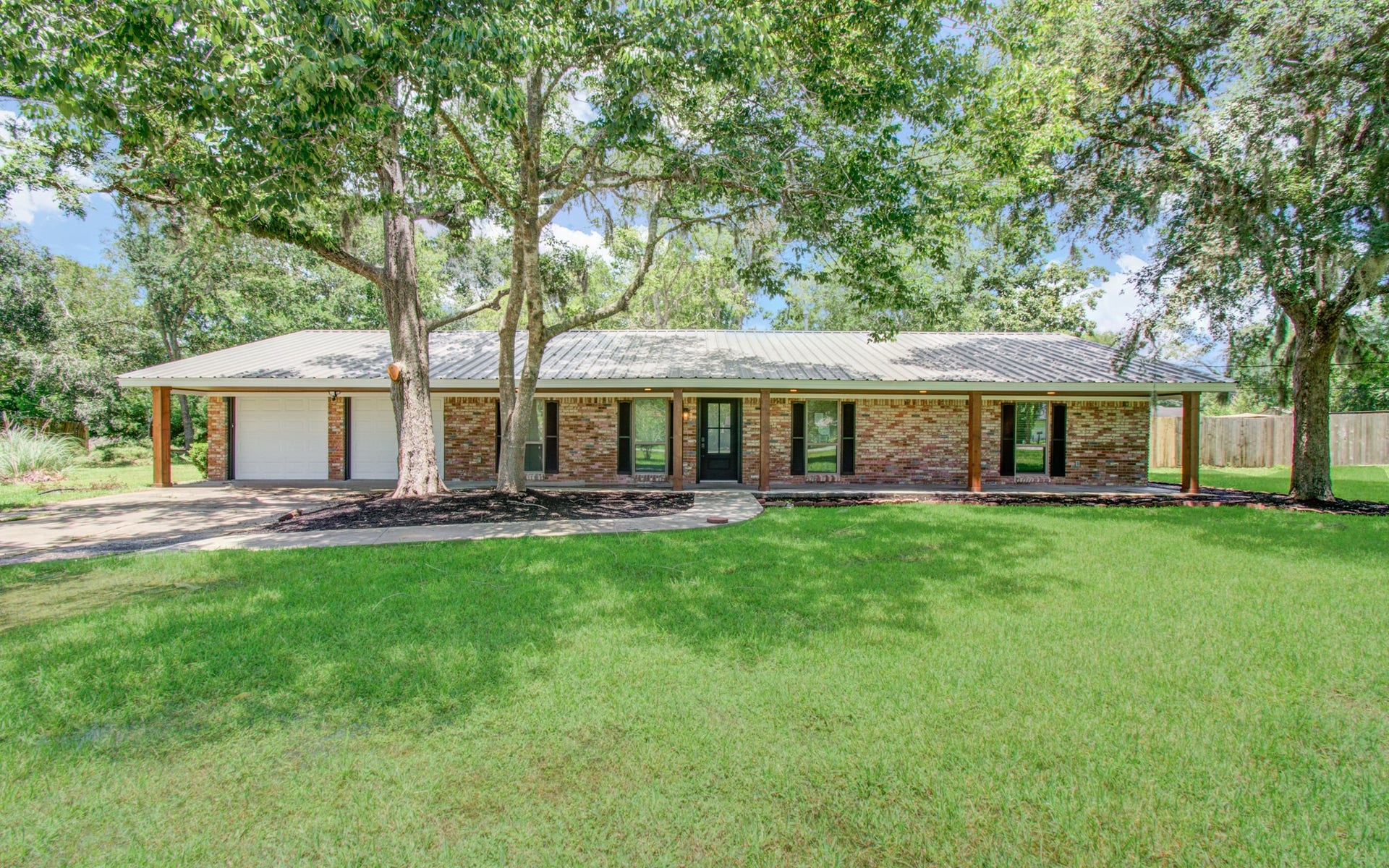 6930 S Oak Bend Drive, Alvin, TX 77511 Welcome to 6930 S Oak Bend!